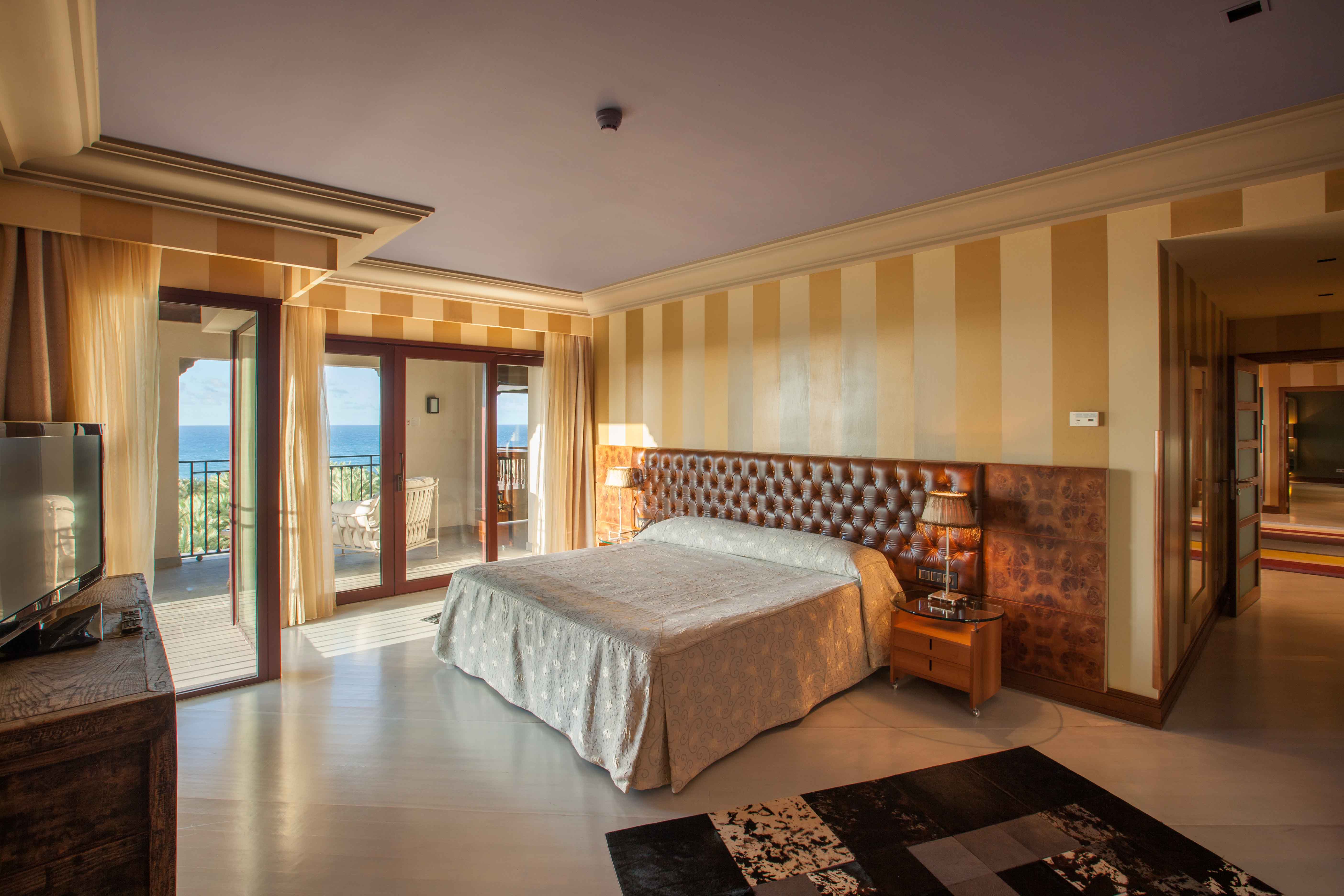 cama royal suite lopesan costa meloneras resort & spa