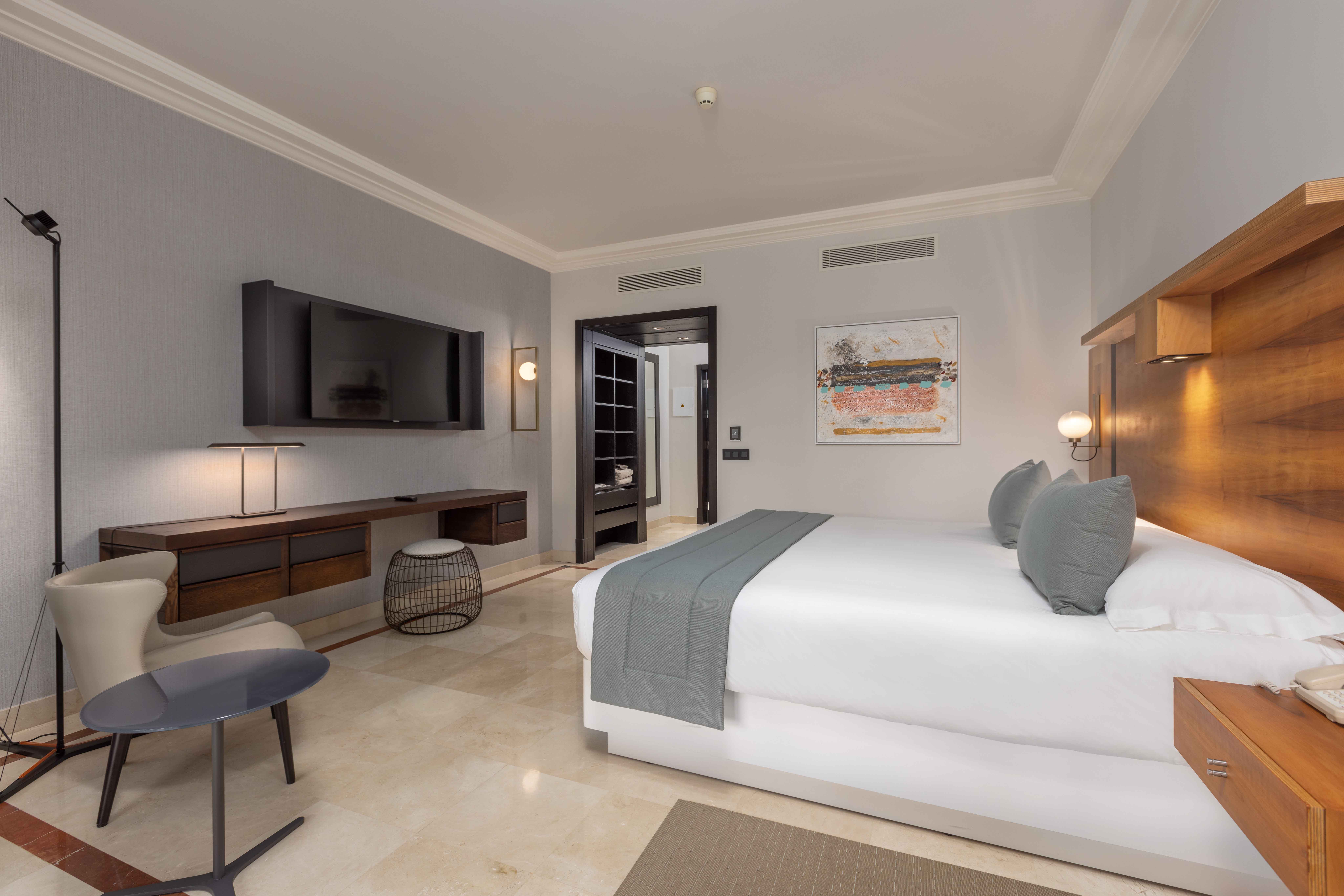 entrada habitación unique deluxe adaptada resort lopesan costa meloneras
