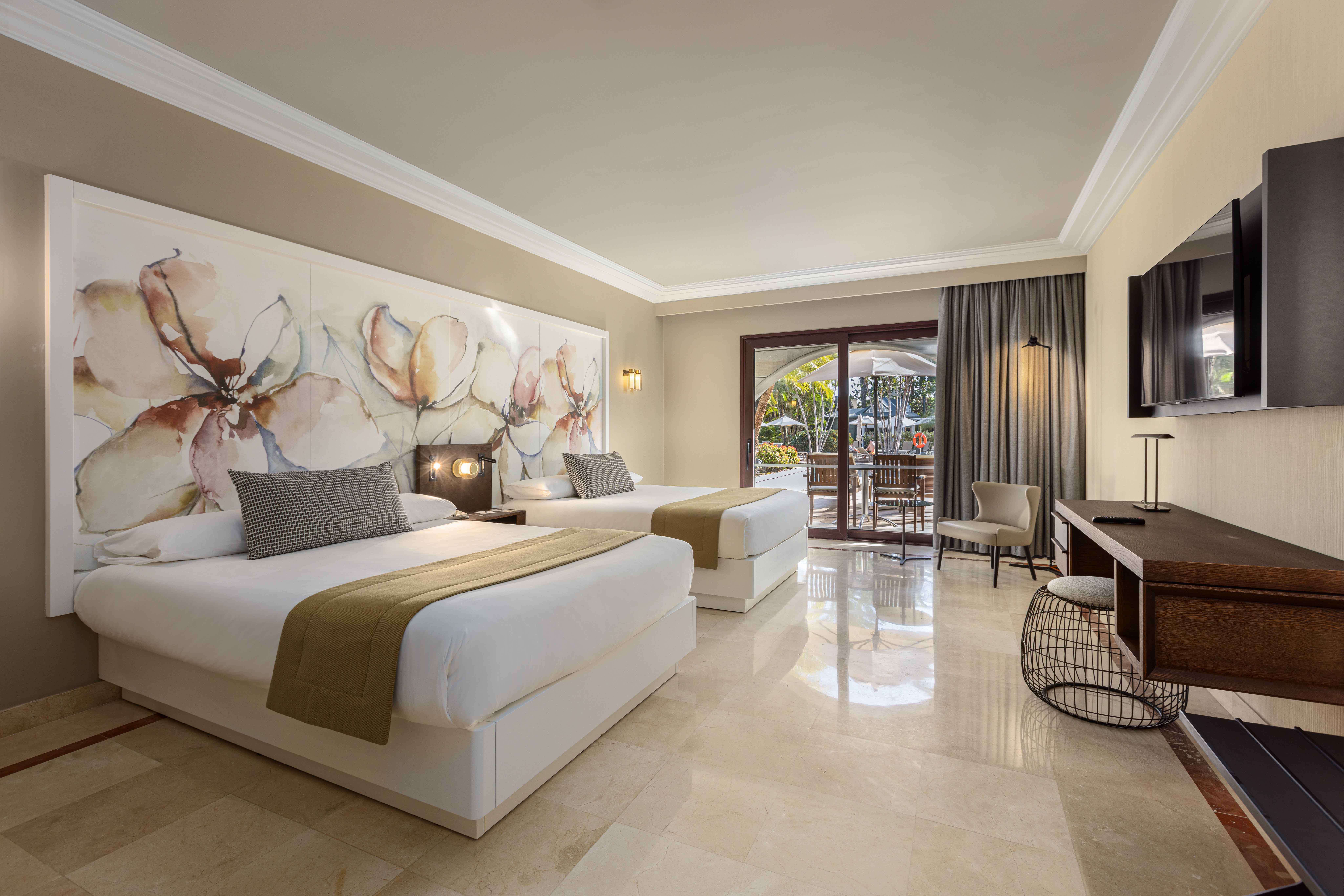 cama habitación unique premium private pool lopesan costa meloneras resort & spa
