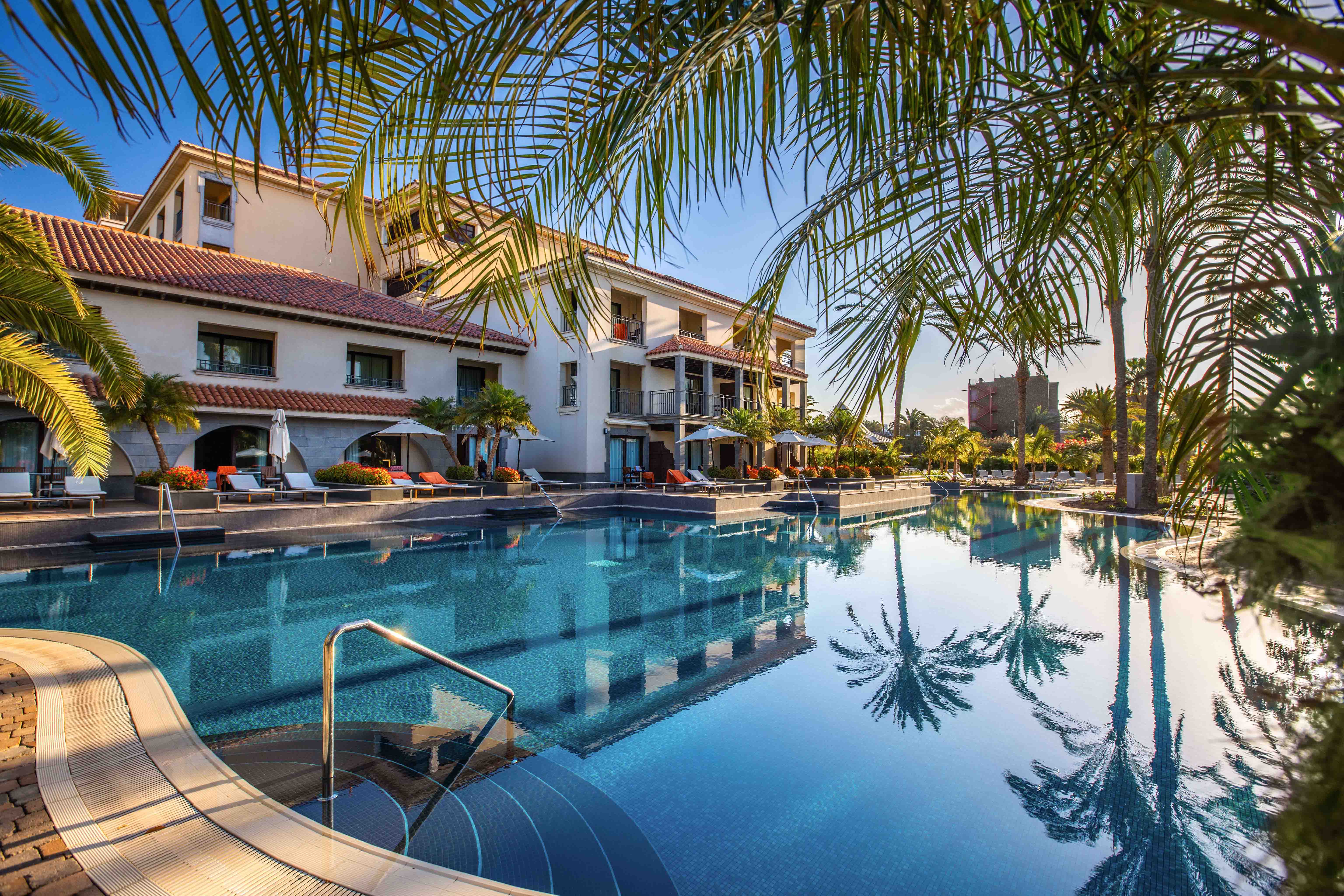 zona piscina unique lopesan costa meloneras resort & spa