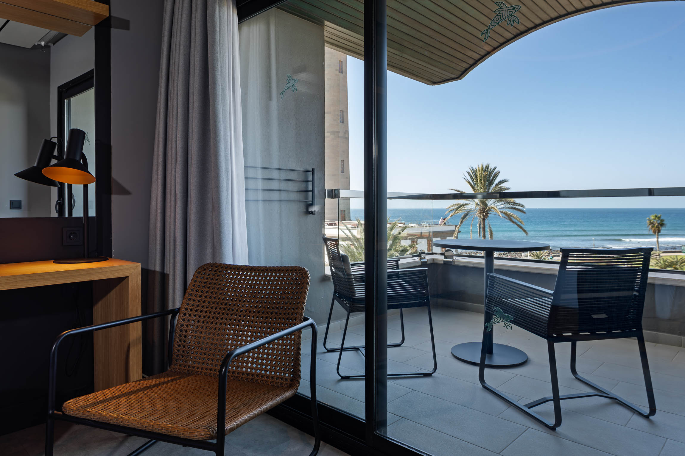 terraza habitación doble superior hotel faro lopesan collection