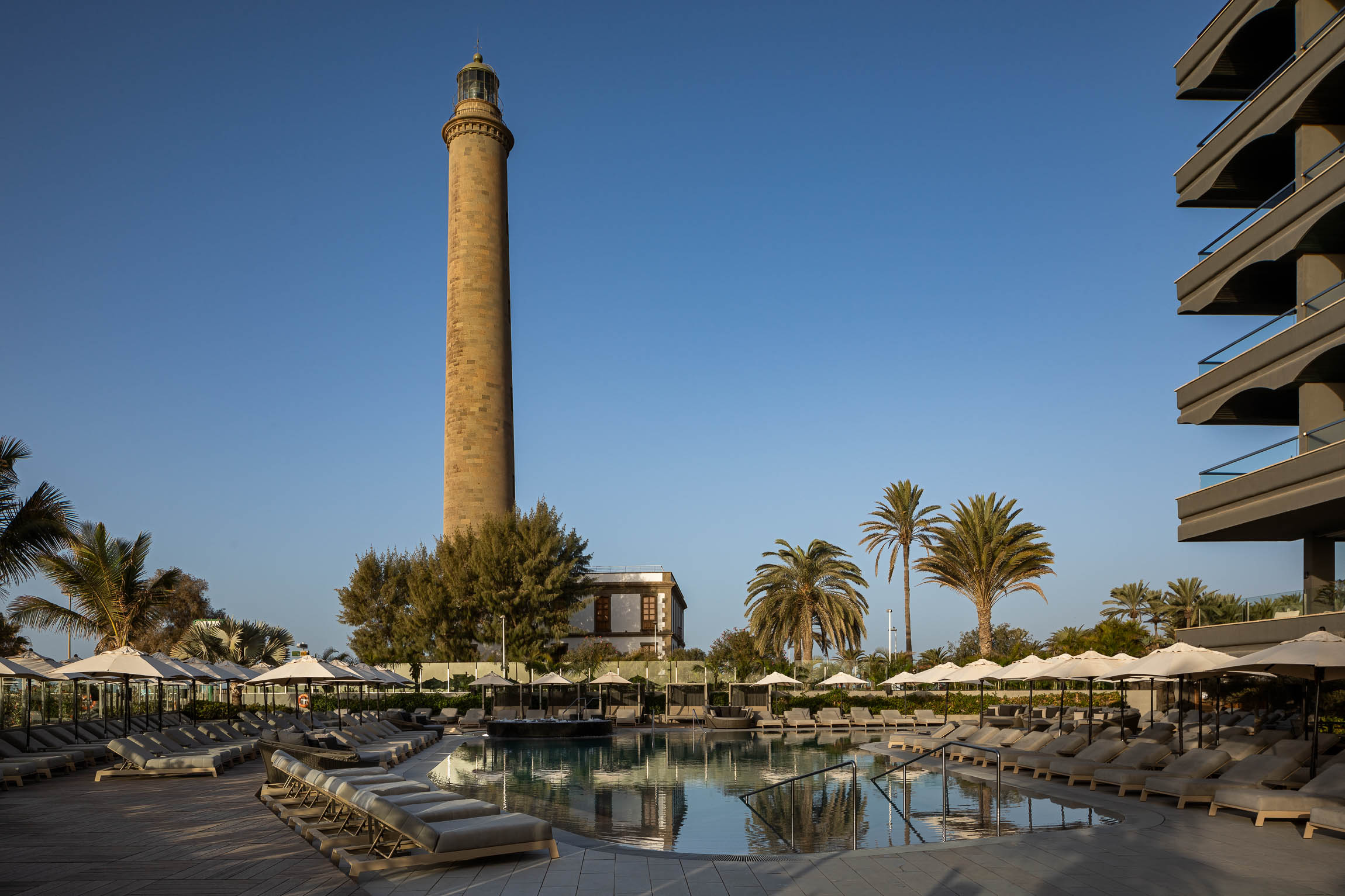 hotel faro meloneras piscina