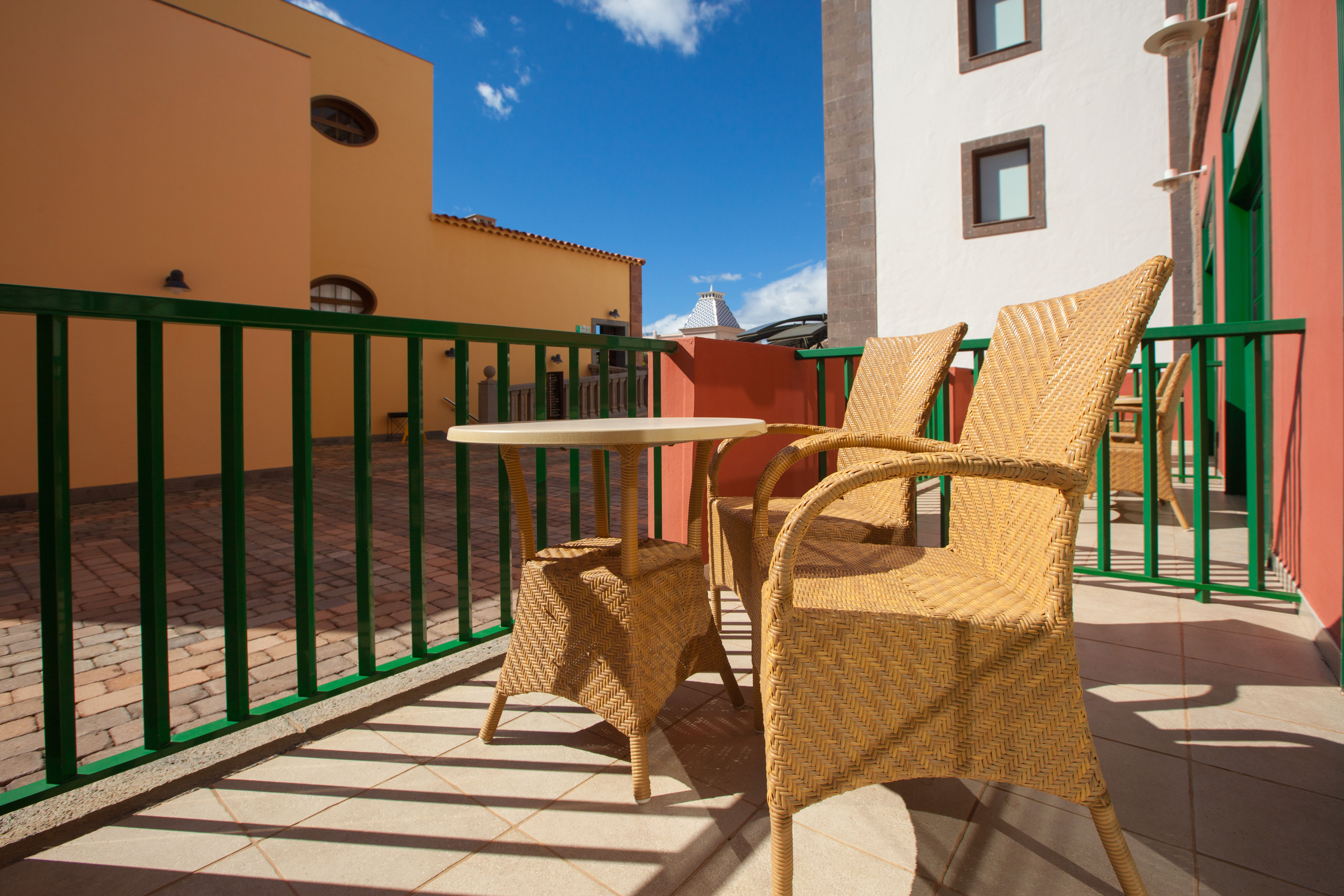terraza habitación doble estándar adaptada resort lopesan villa del conde