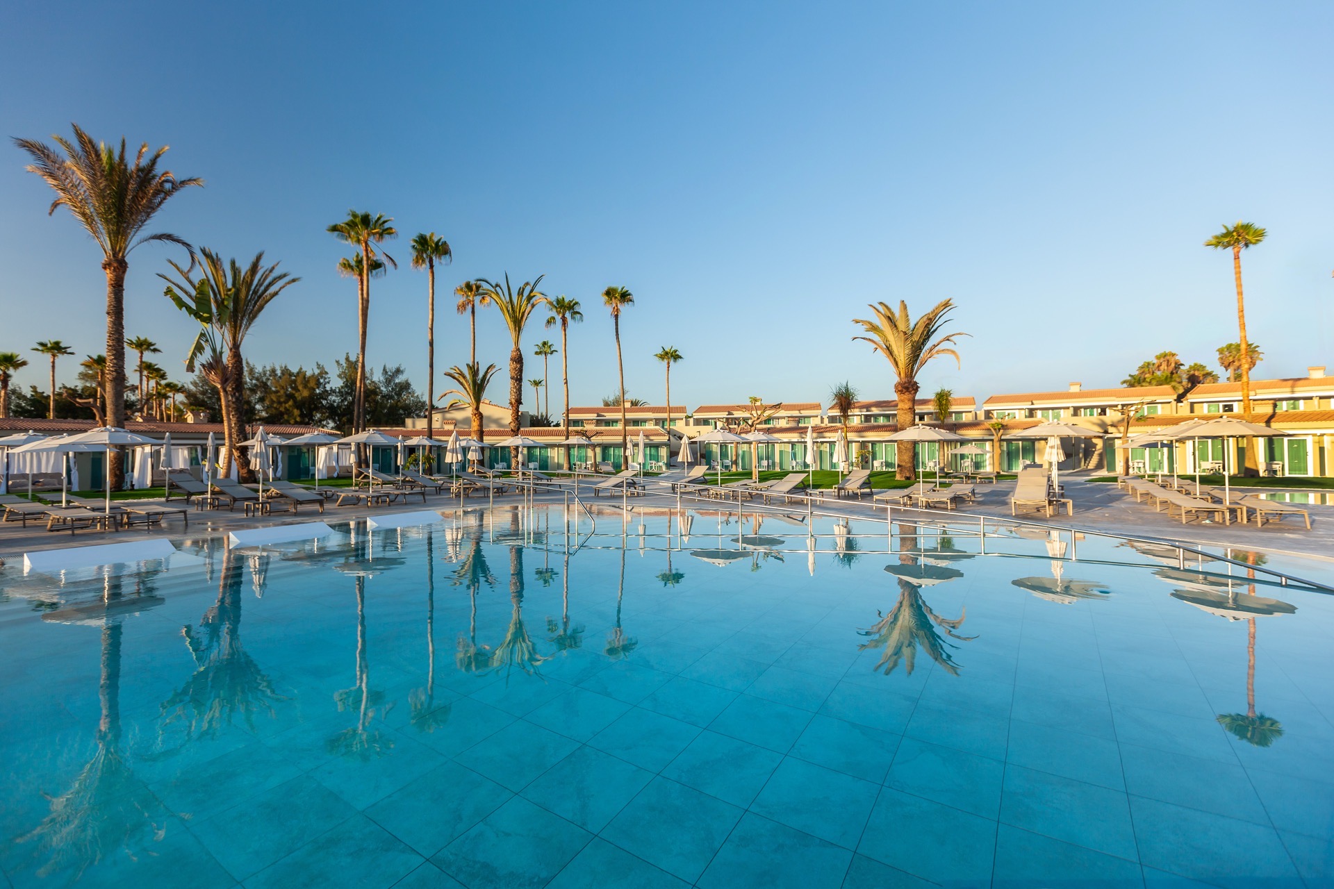 piscina principal kumara serenoa by lopesan hotels