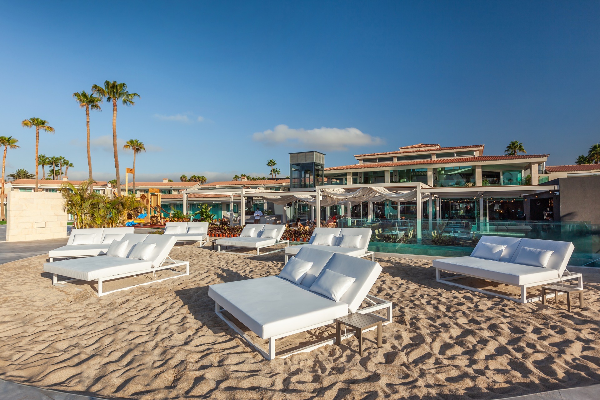 hamacas piscina principal kumara serenoa by lopesan hotels