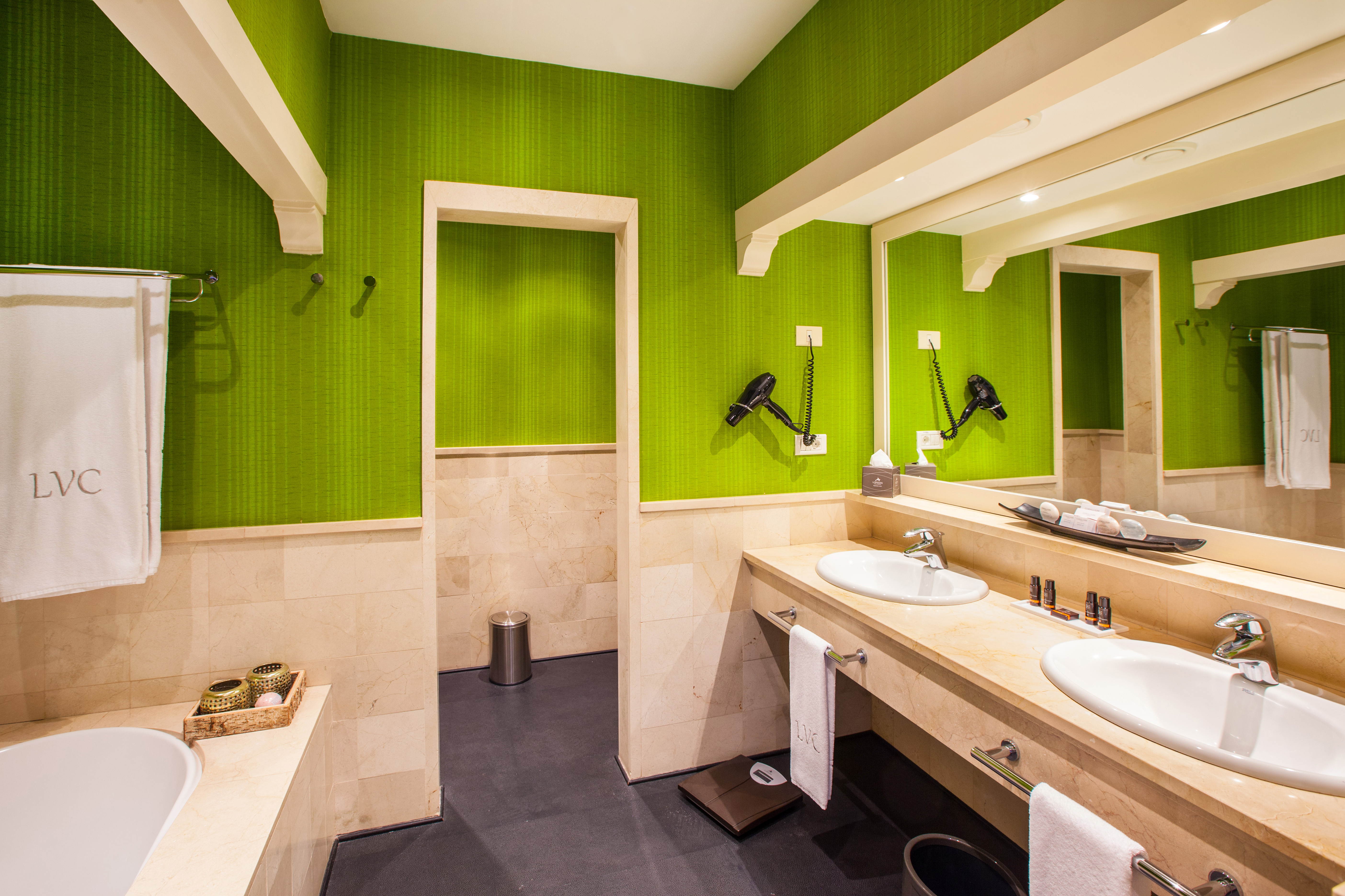 bano-habitacion-doble-deluxe-vista-resort-lopesan-villa-del-conde