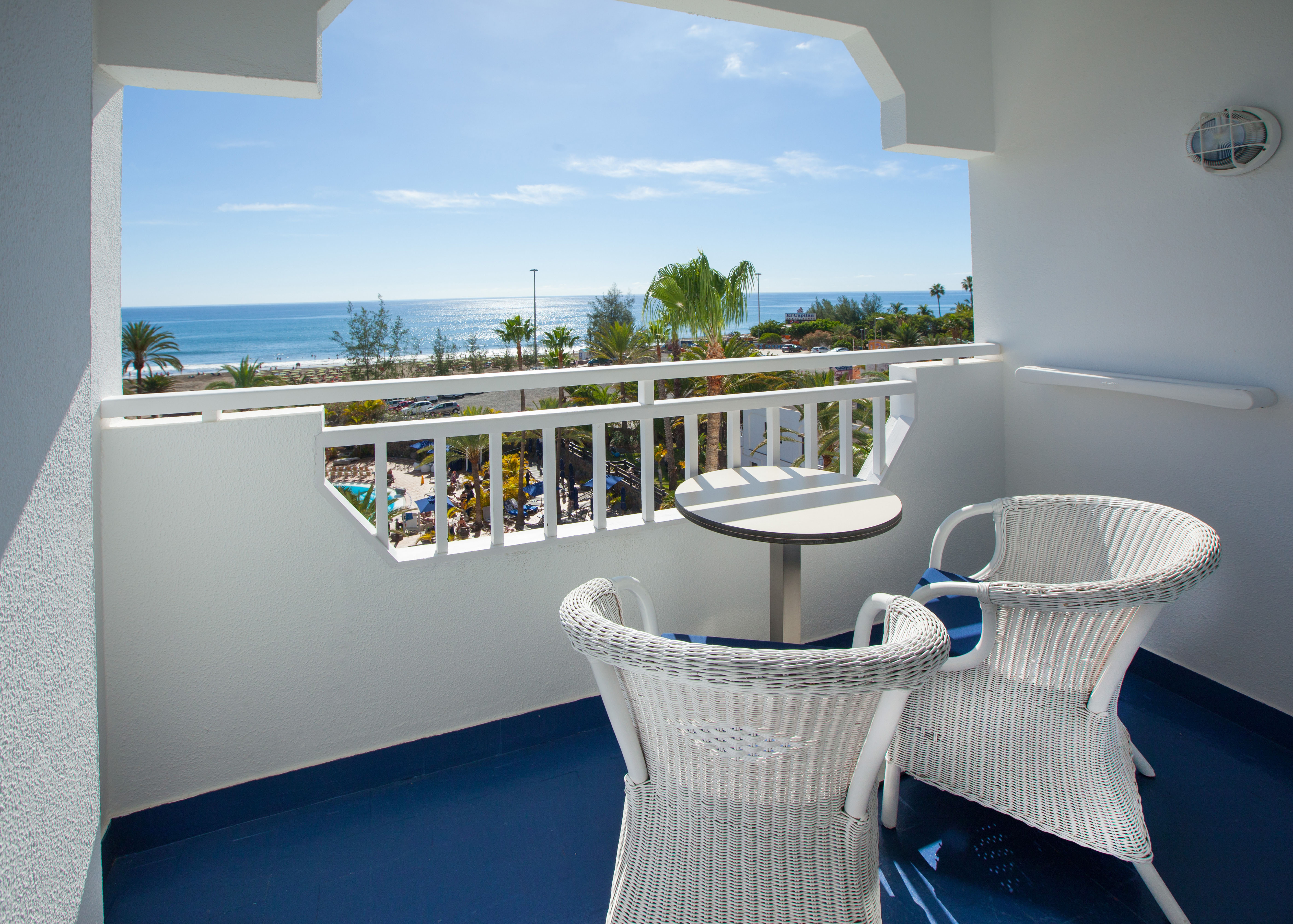 terraza habitaciones doble deluxe vista corallium beach by lopesan hotels