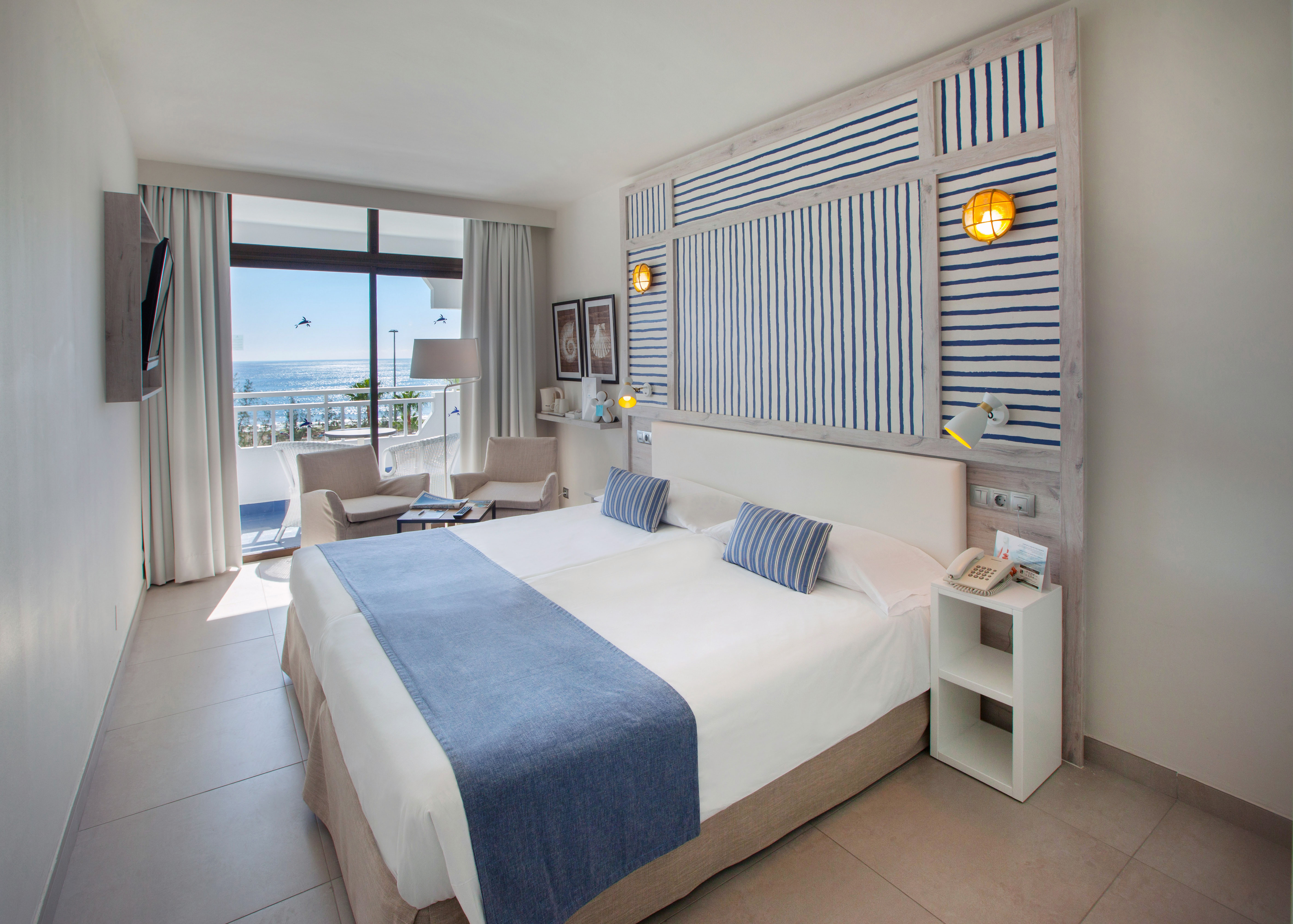cama habitación doble deluxe vista corallium beach by lopesan hotels