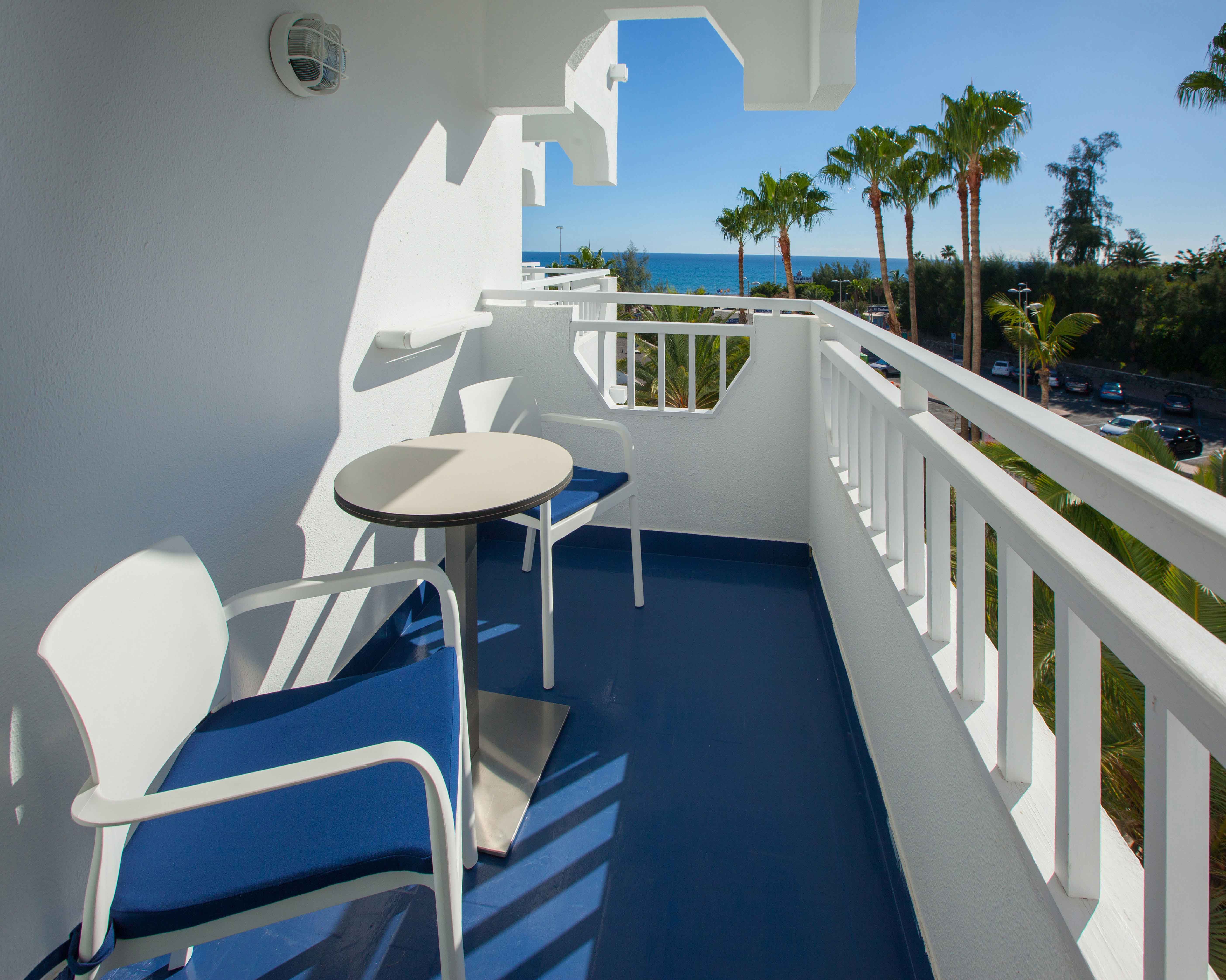 terraza habitaciones doble estándar vista corallium beach by lopesan hotels