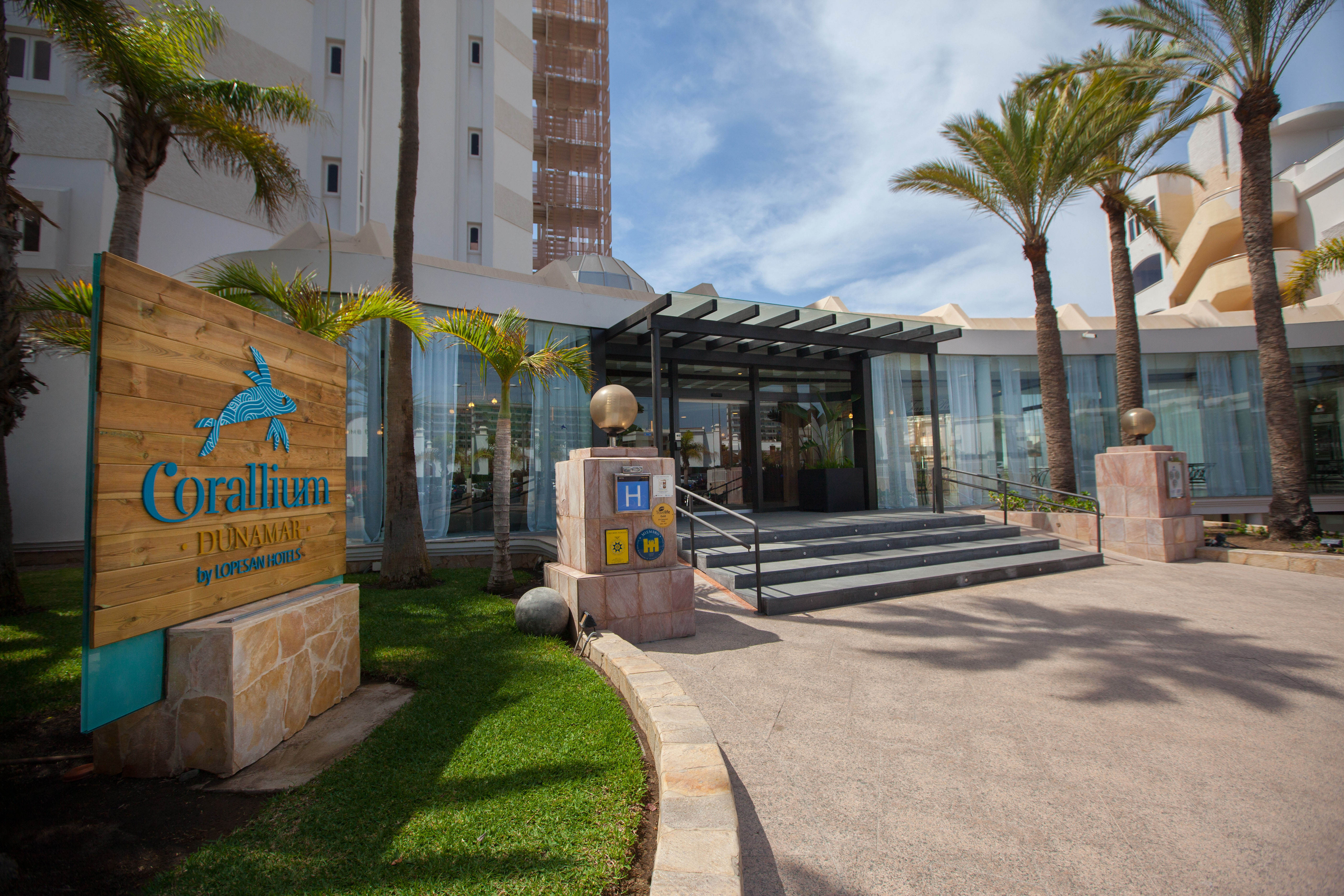 imágenes y fotos corallium dunamar by lopesan hotels entrada