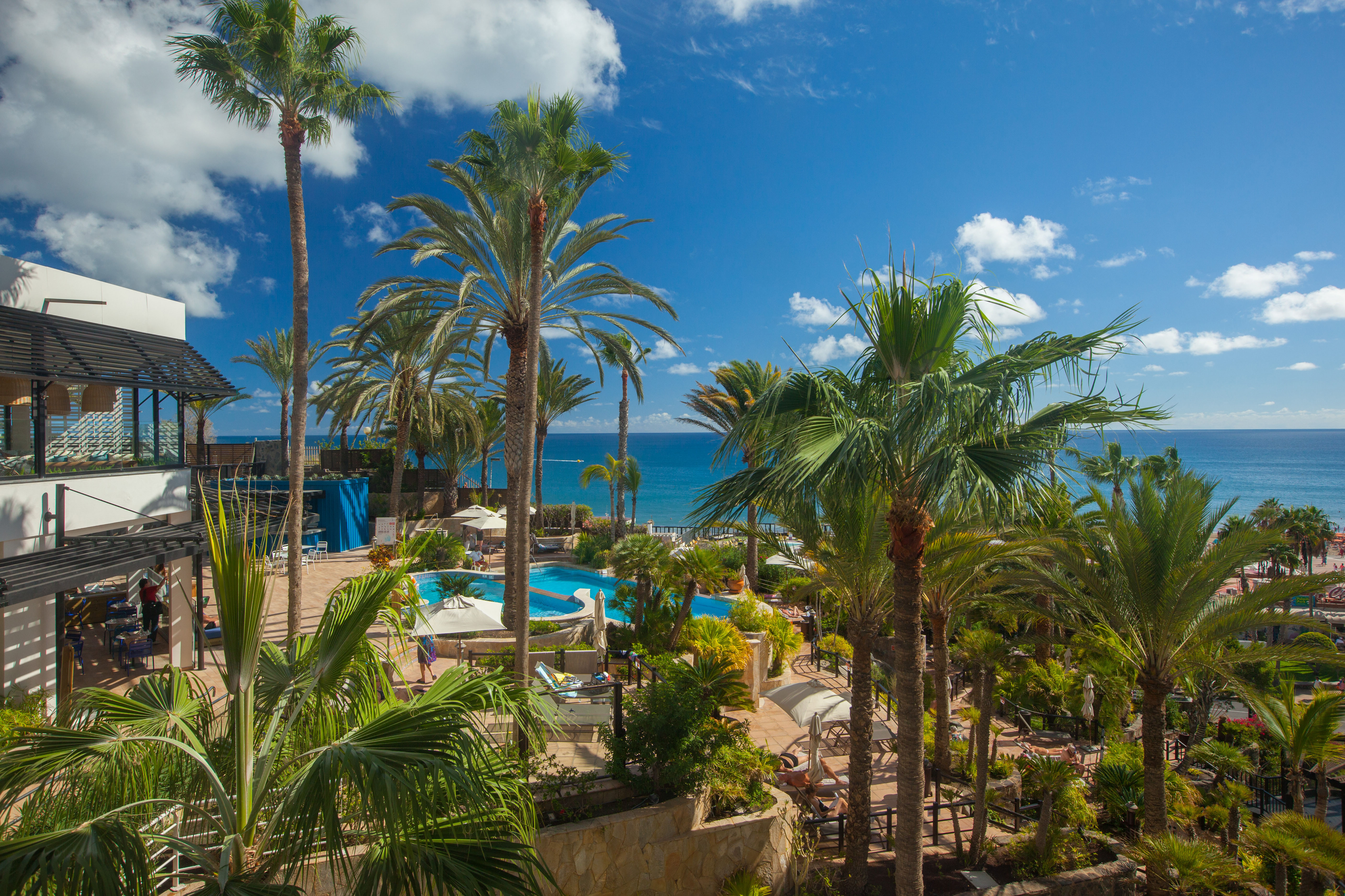 fotos exterior piscina corallium dunamar