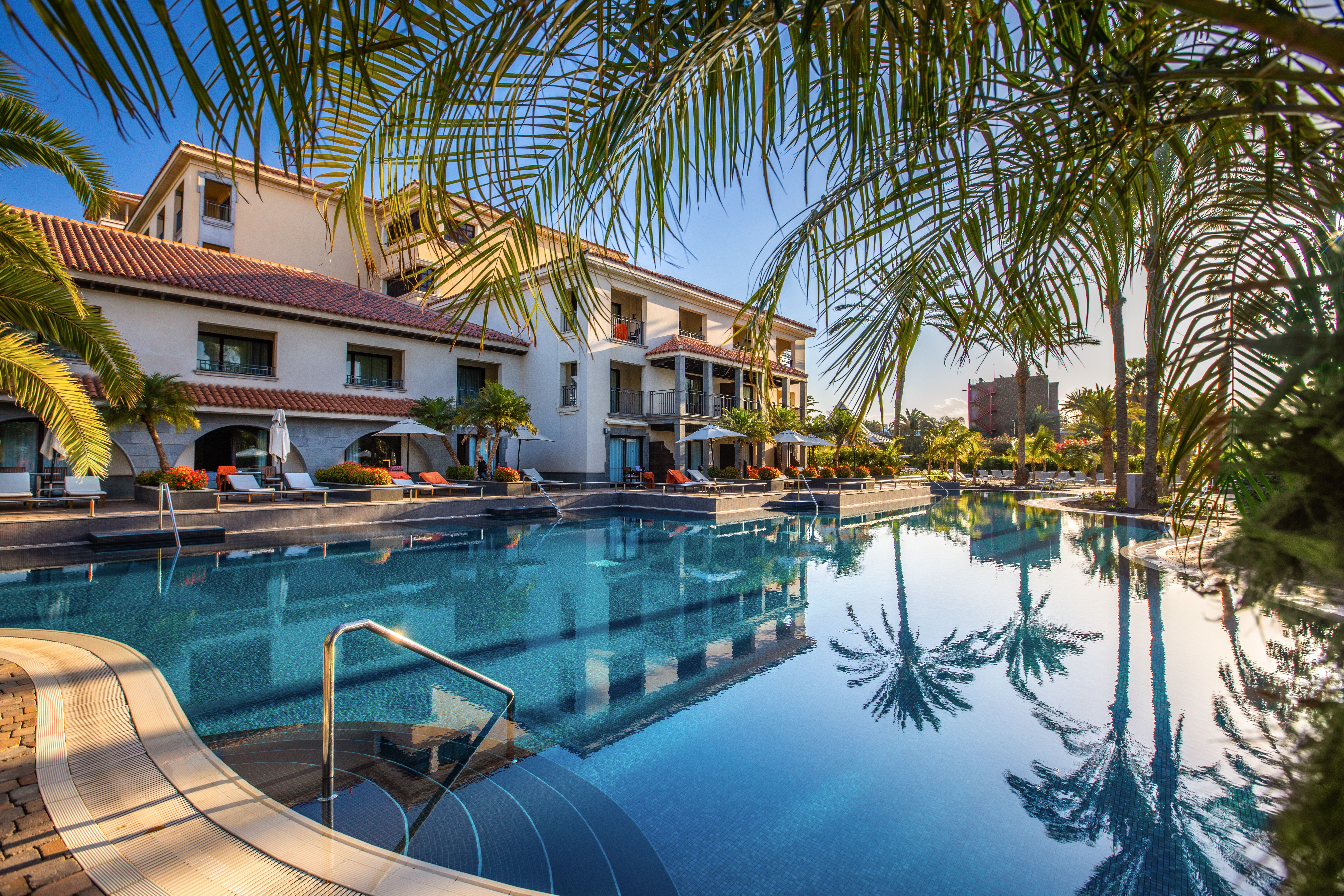 zona piscina unique lopesan costa meloneras resort & spa