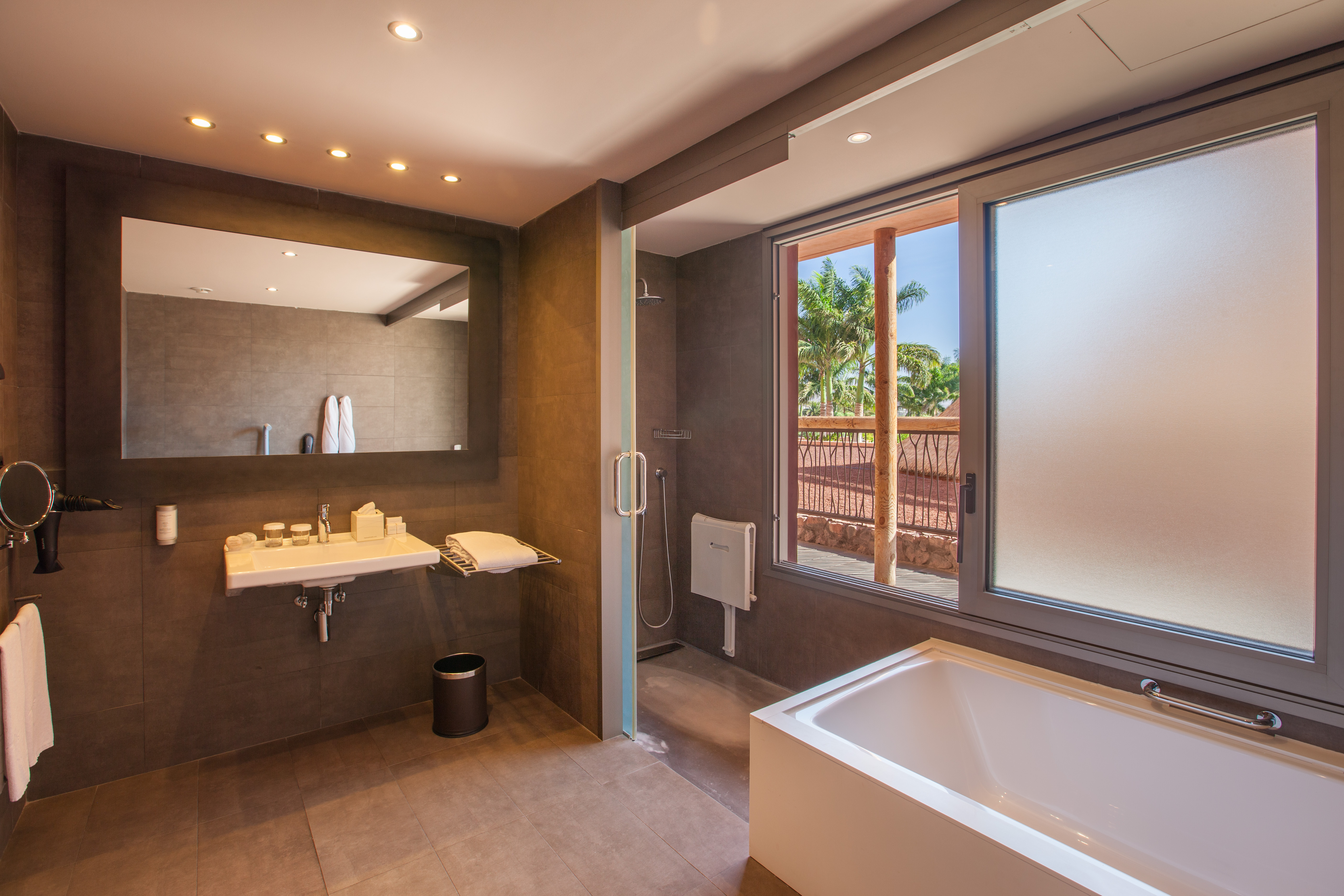 badezimmer angepasstes doppelzimmer standard lopesan baobab resort