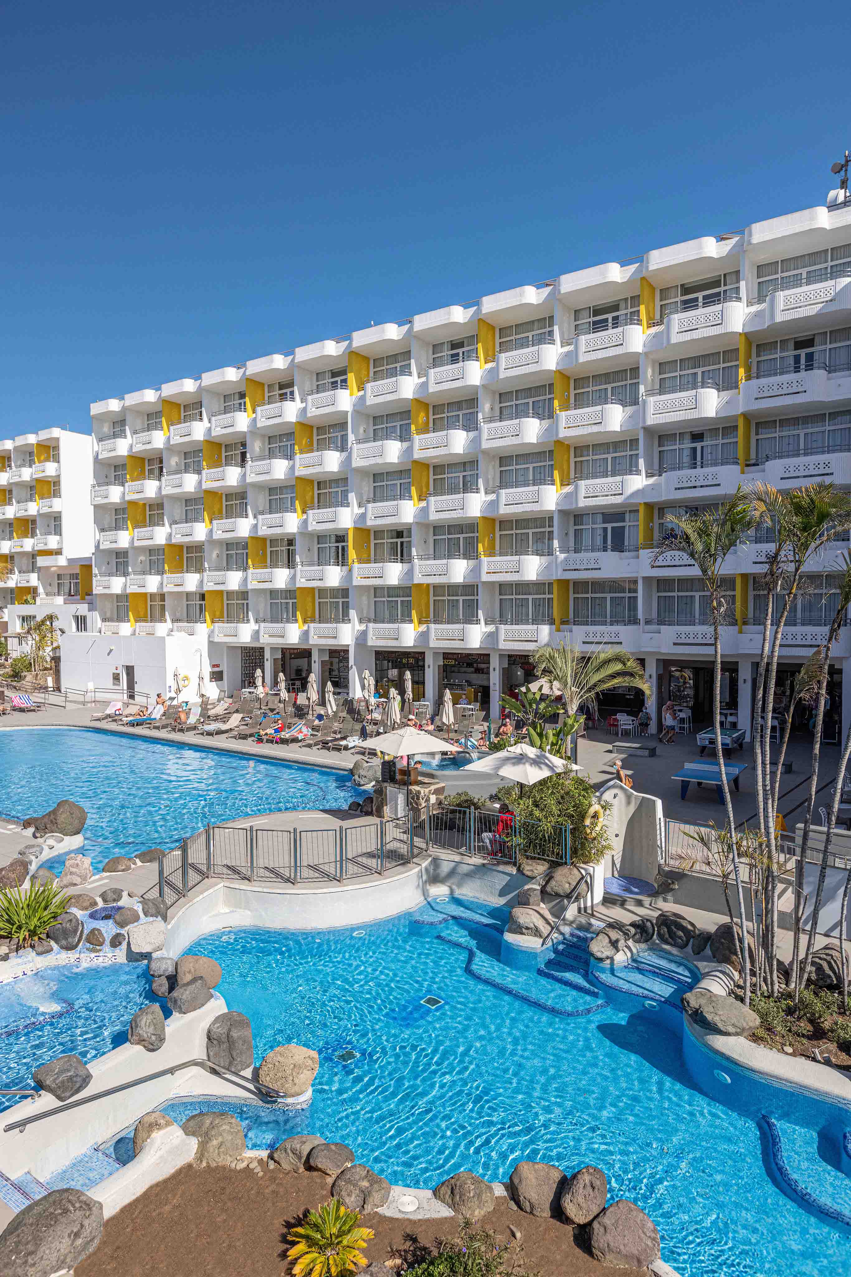 zona piscina principal abora catarina by lopesan hotels