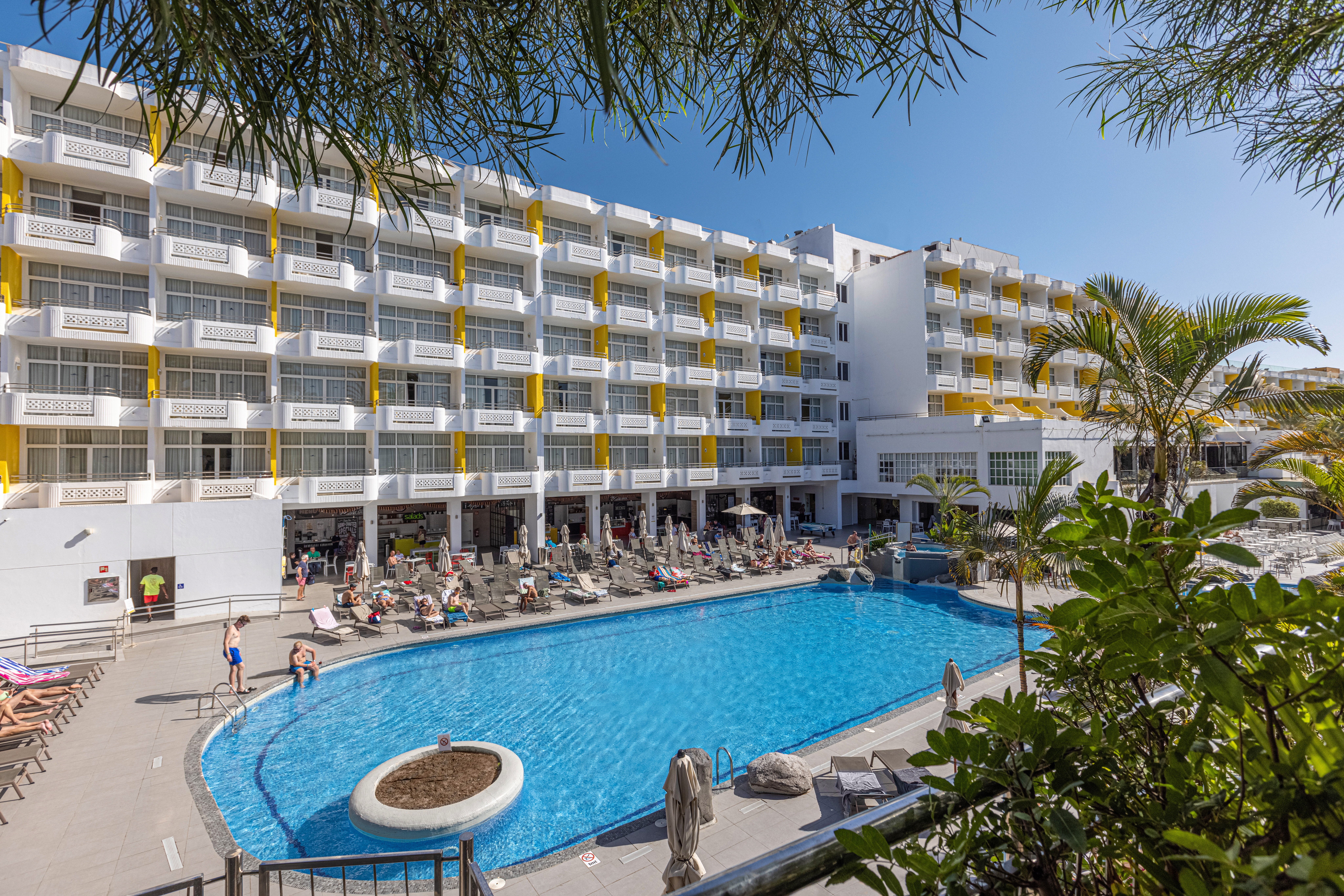 zona relax piscina principal abora catarina by lopesan hotels