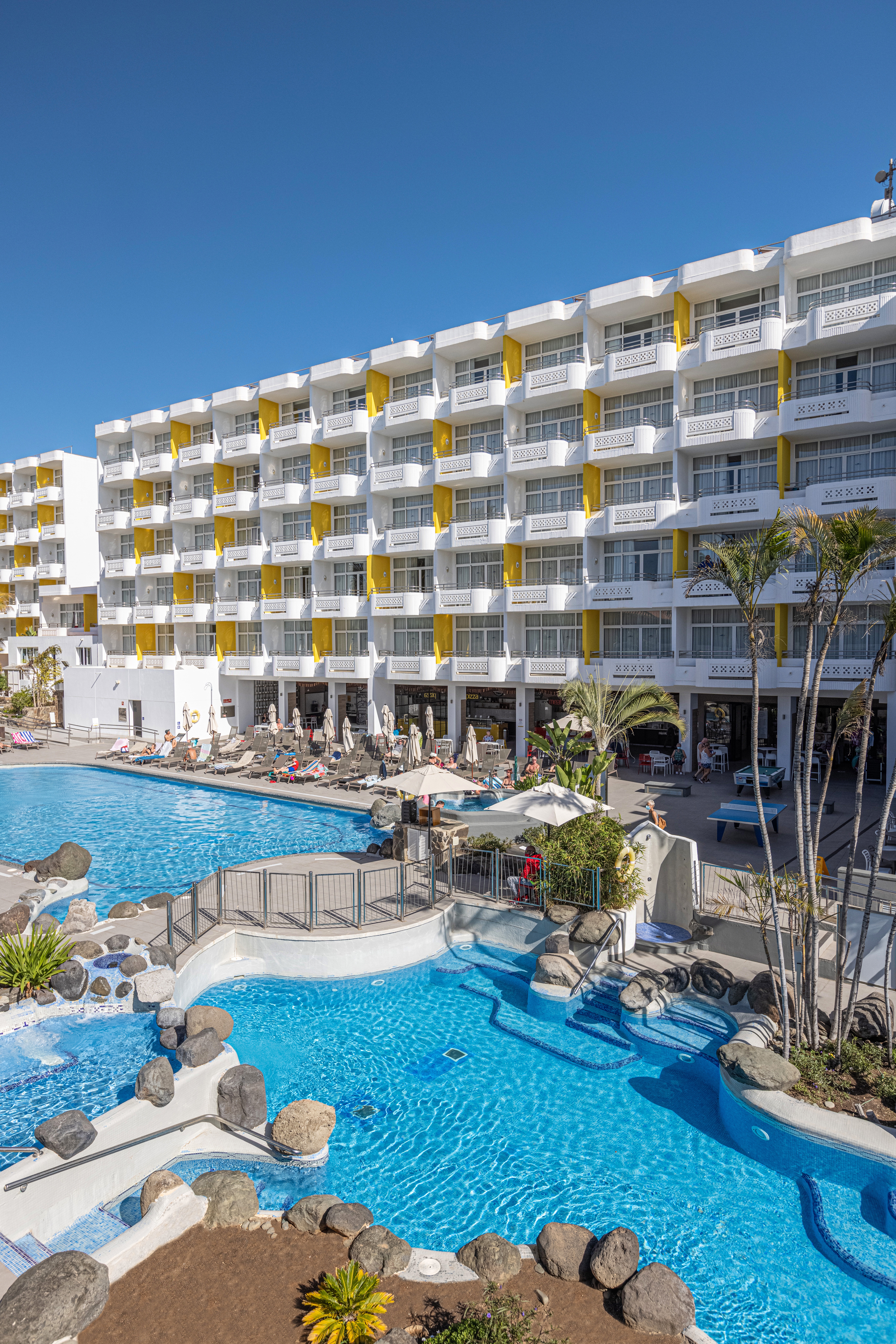 zona piscina principal abora catarina by lopesan hotels