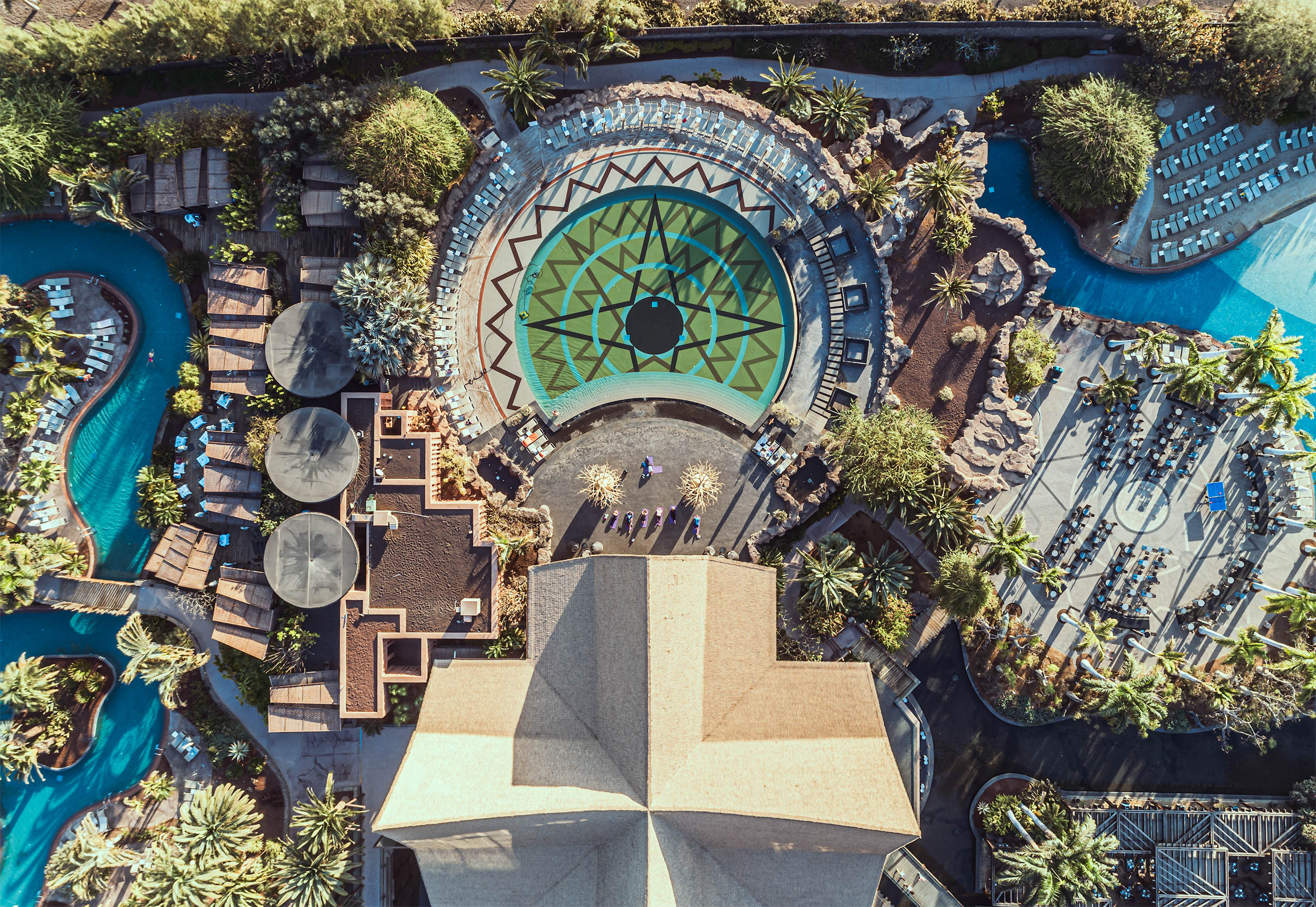 volcan pool visto aerea piscinas lopesan baobab resort