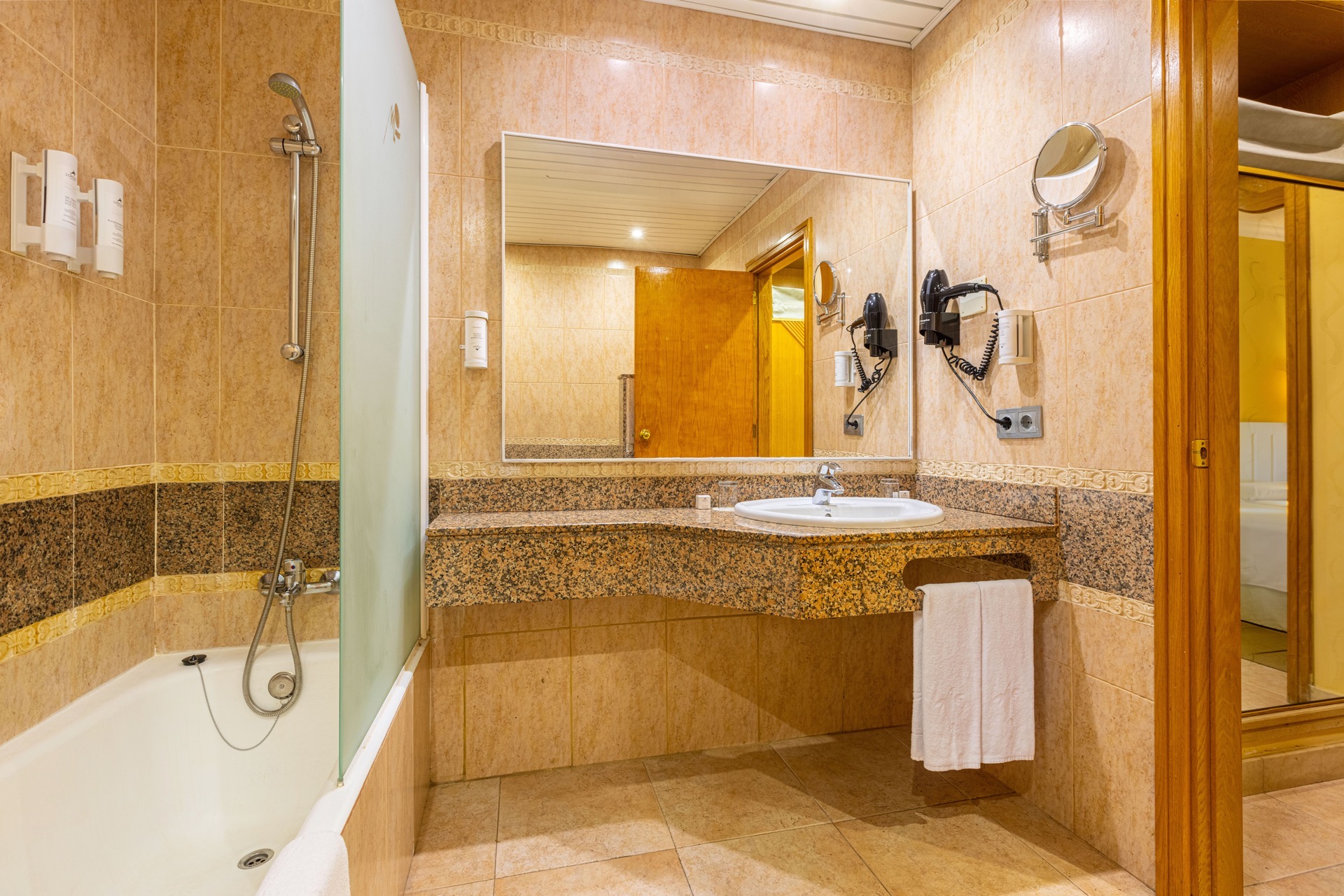 bano habitaciones doble familiar ifa altamarena hotel