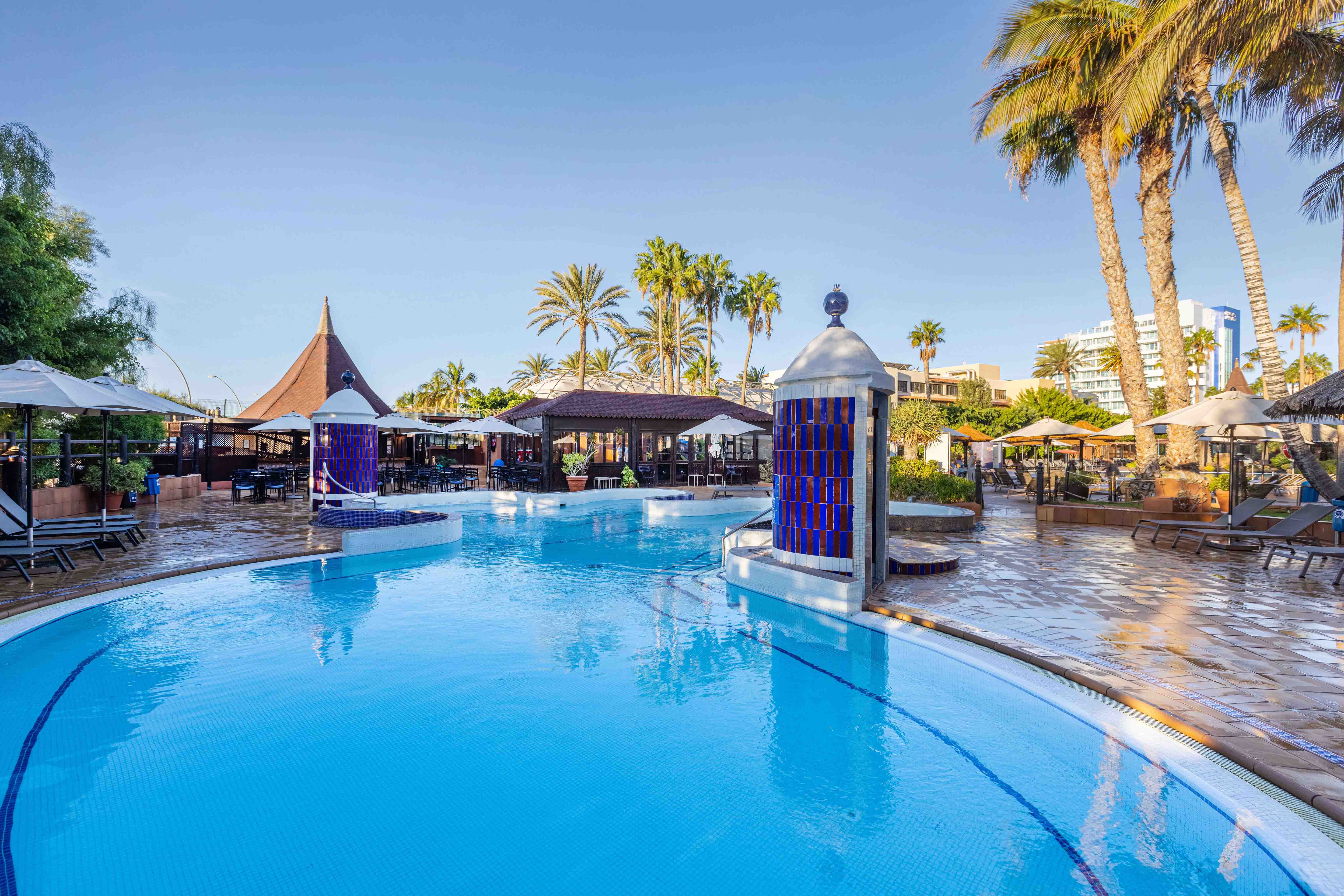 piscina mediana ifa altamarena hotel