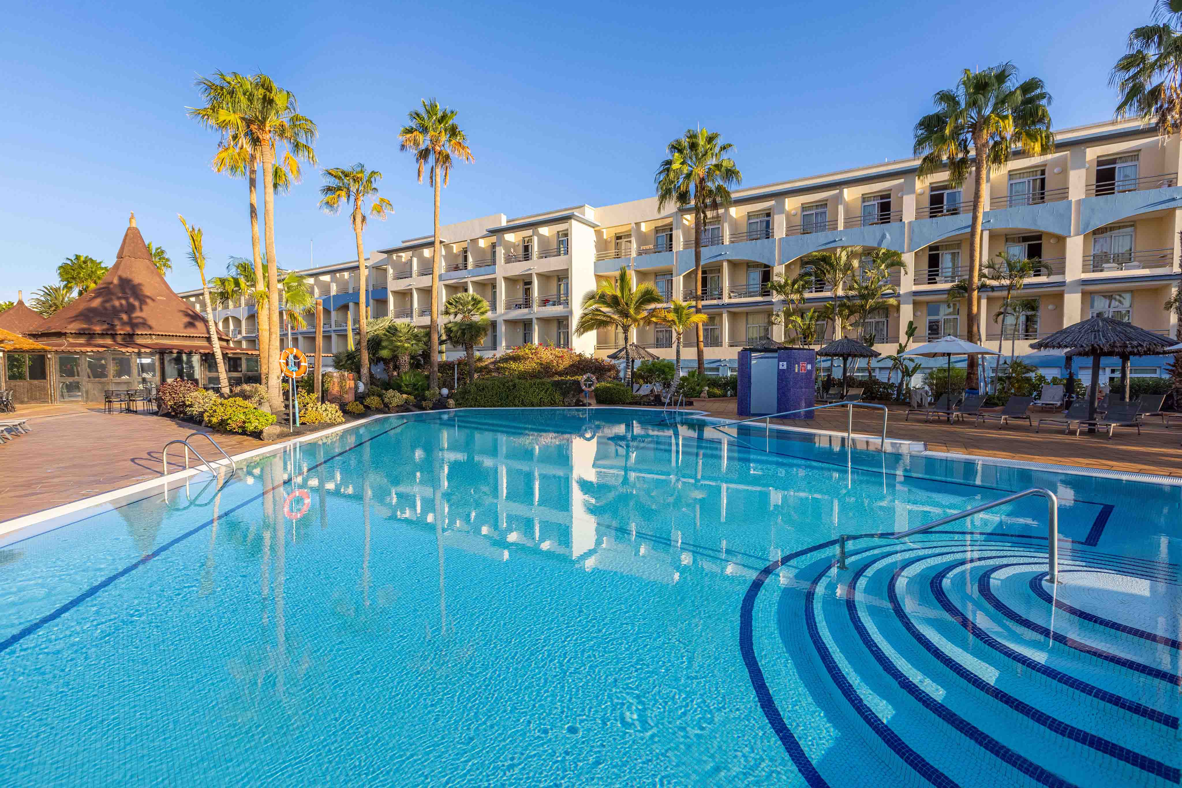 exterior piscinas ifa altamarena hotel
