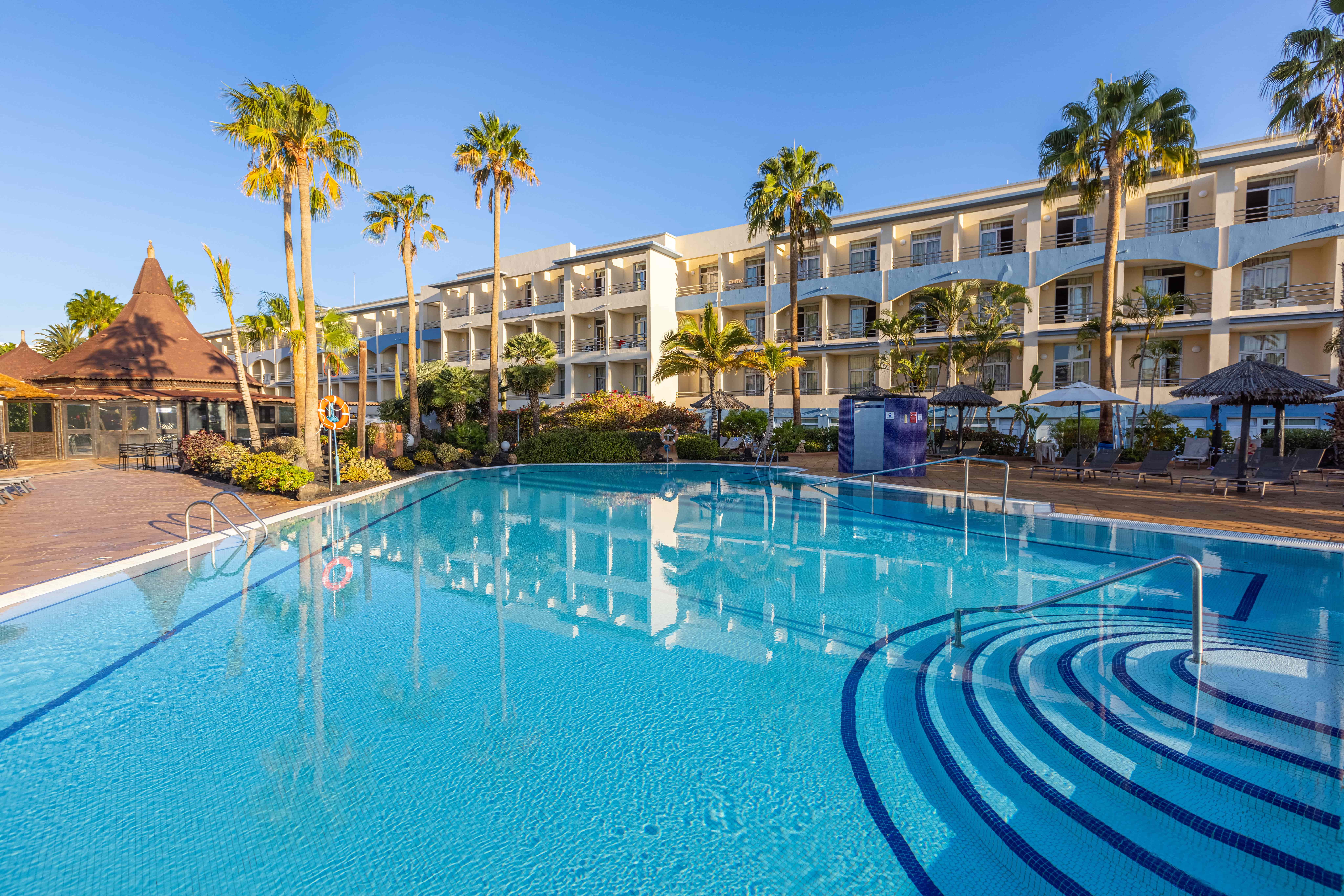 exterior piscinas ifa altamarena hotel