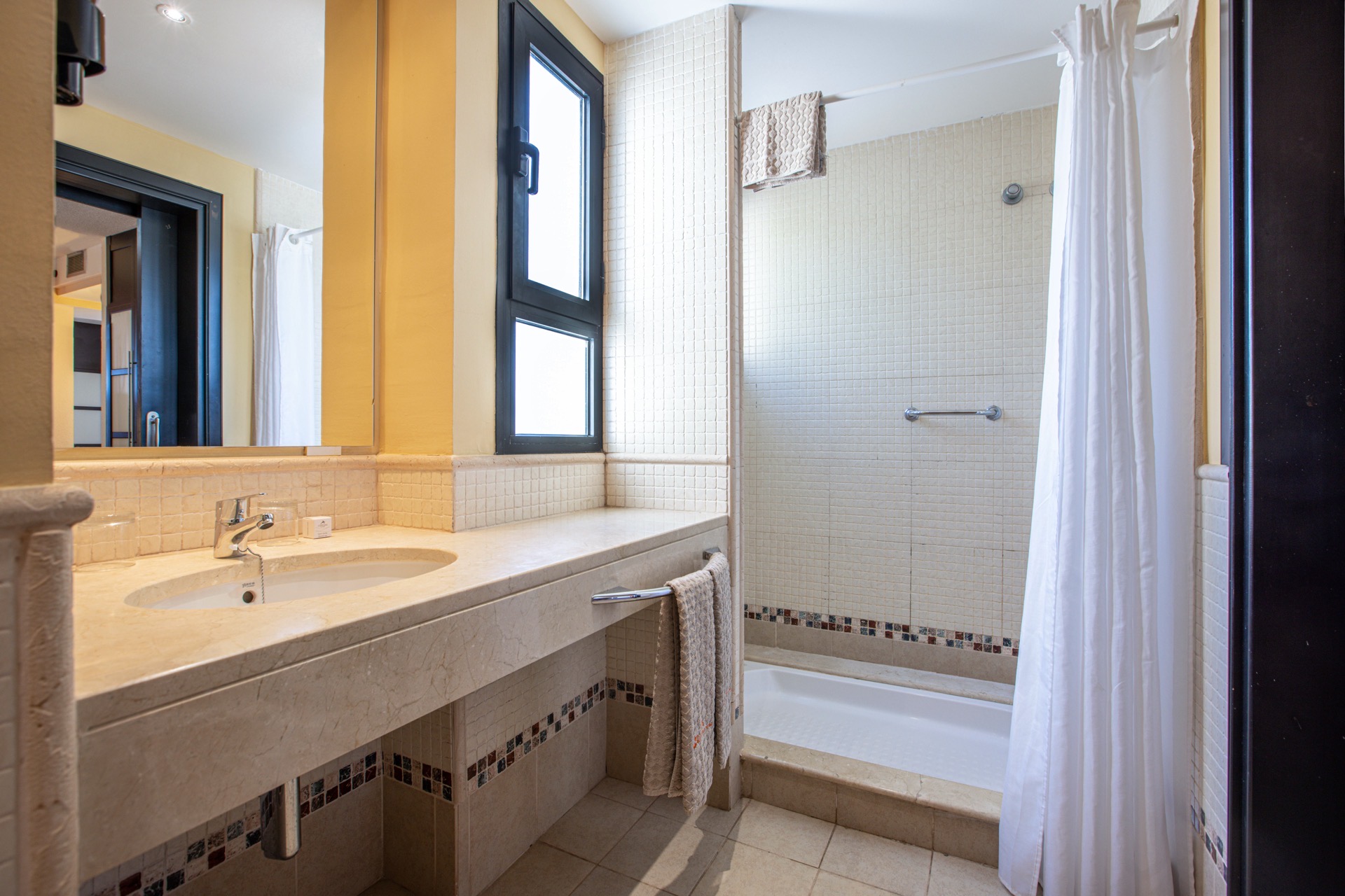 baño bungalow deluxe ifa villas altamarena