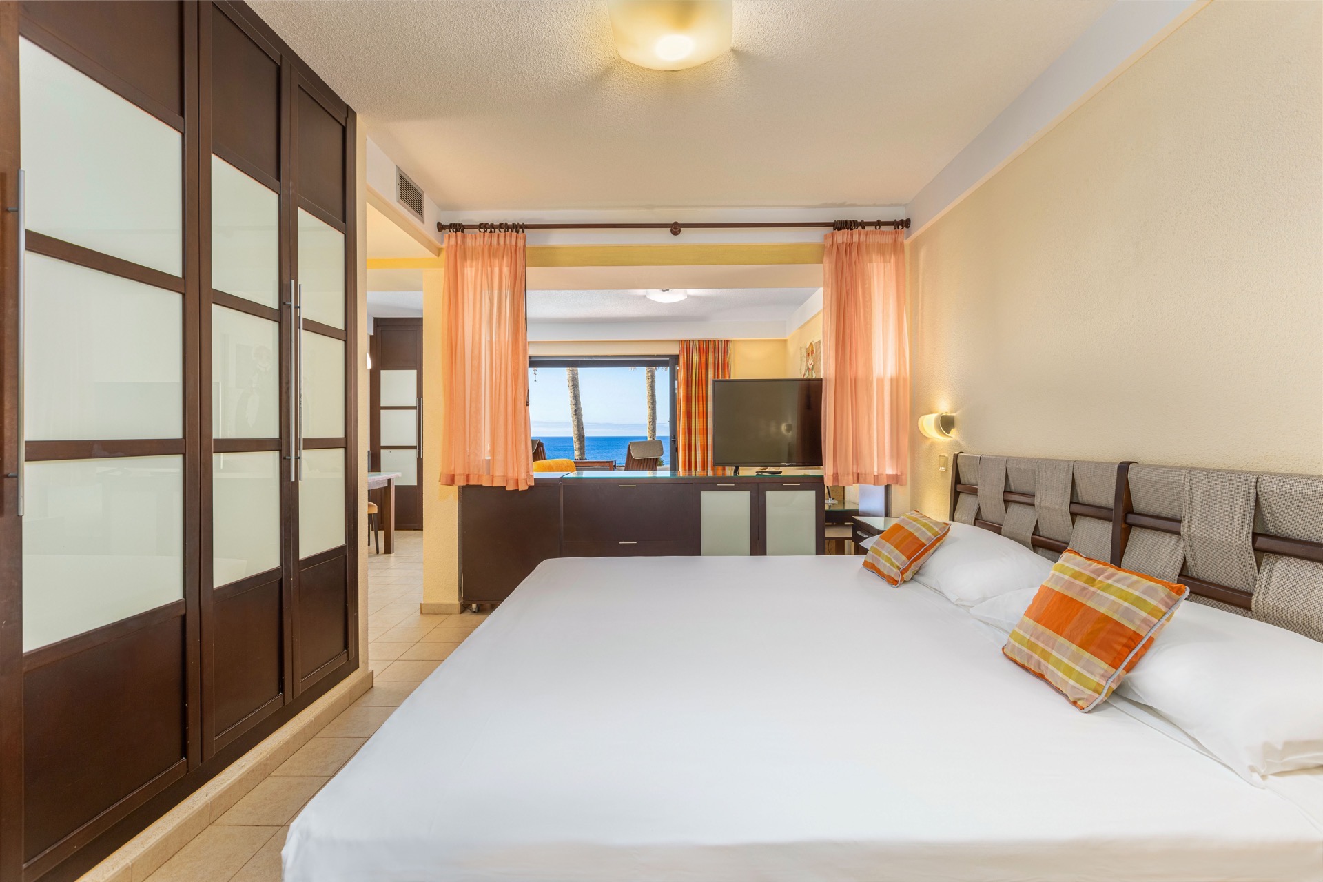 cama bungalow deluxe ifa villas altamarena