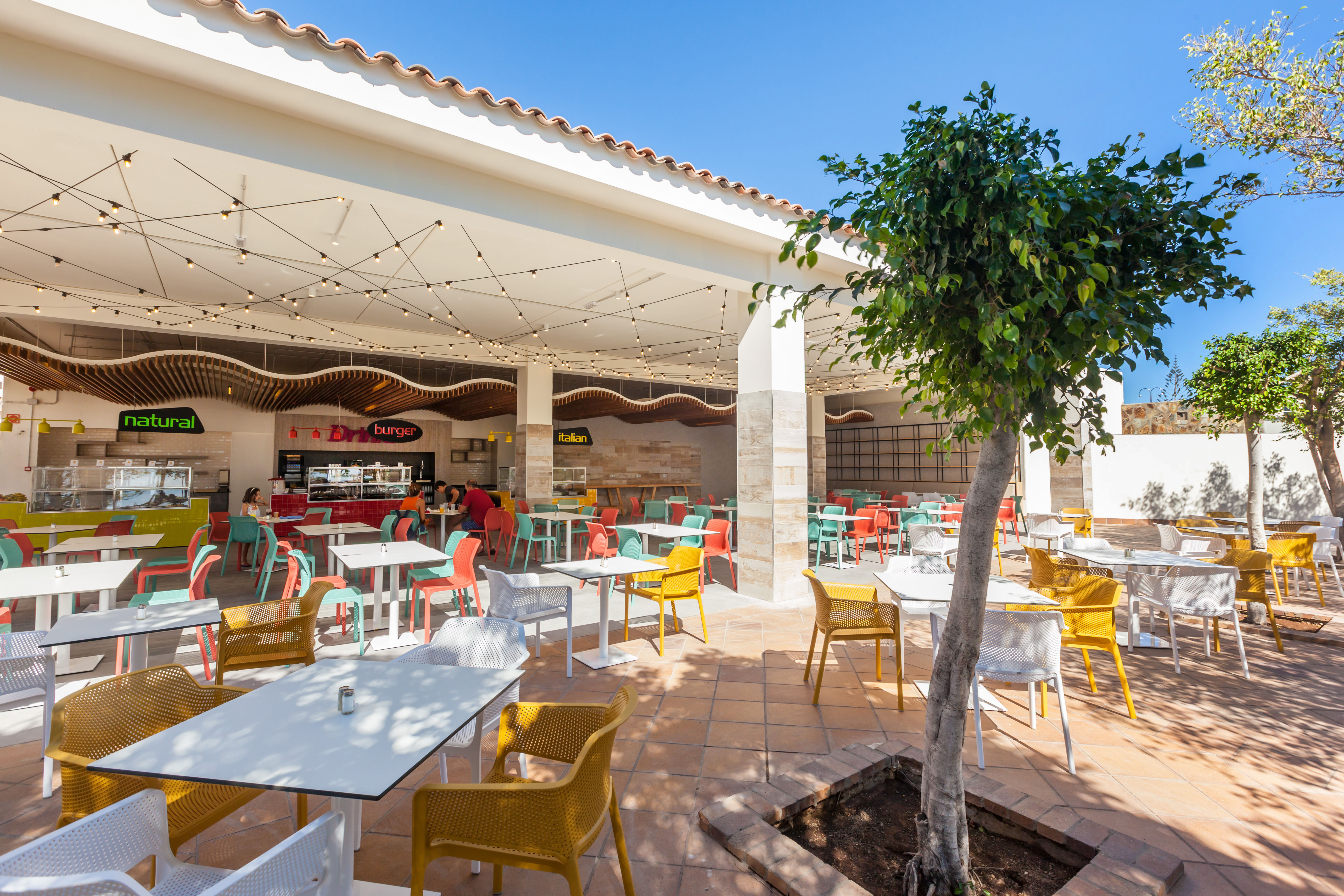 terraza snack bar abora interclub atlantic by lopesan hotels