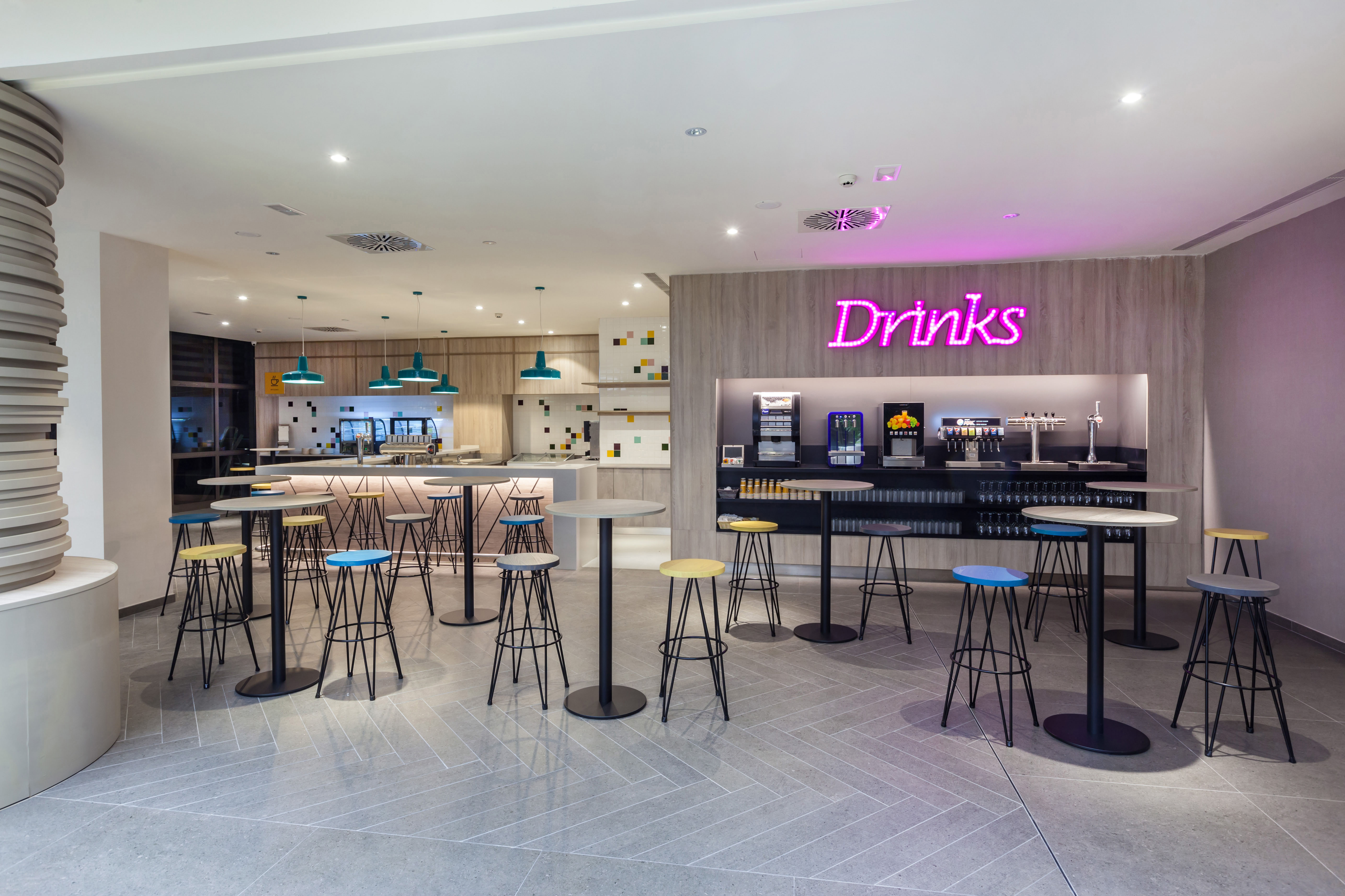 servicio 24h comida bar abora interclub atlantic by lopesan hotels