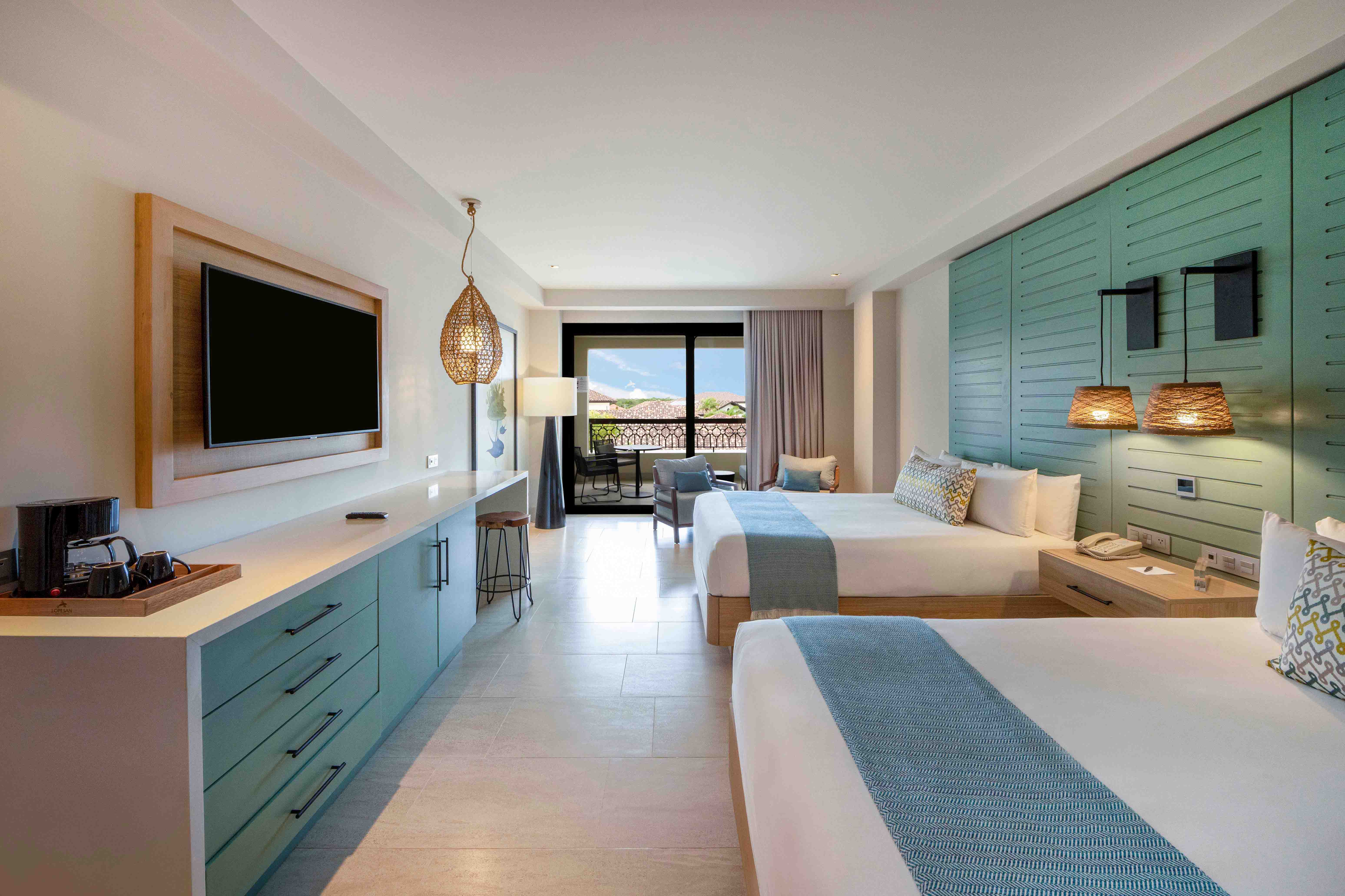 cama resort queen economy junior suite resort lopesan costa bavaro