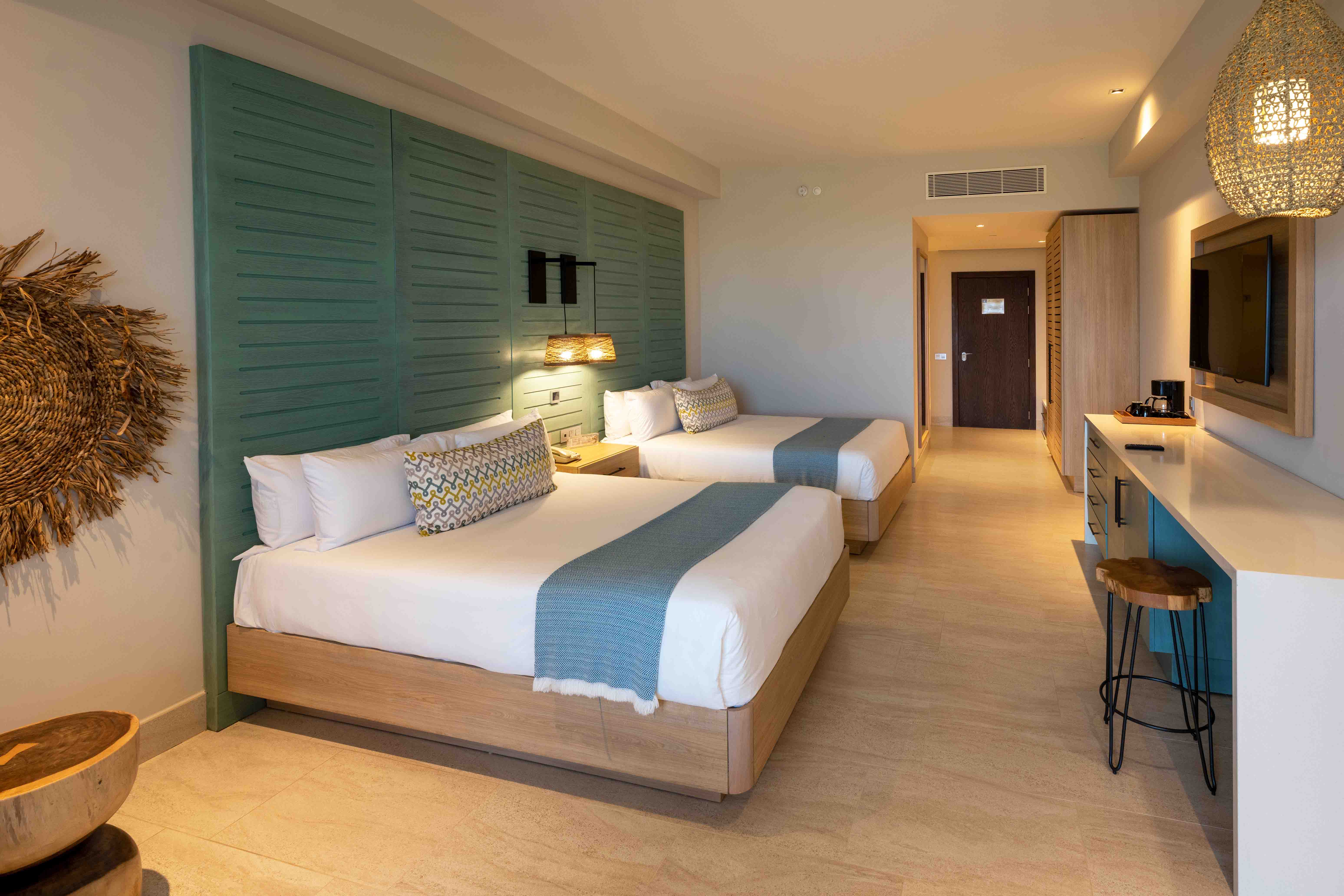 camas resort queen tropical junior suite resort lopesan costa bavaro