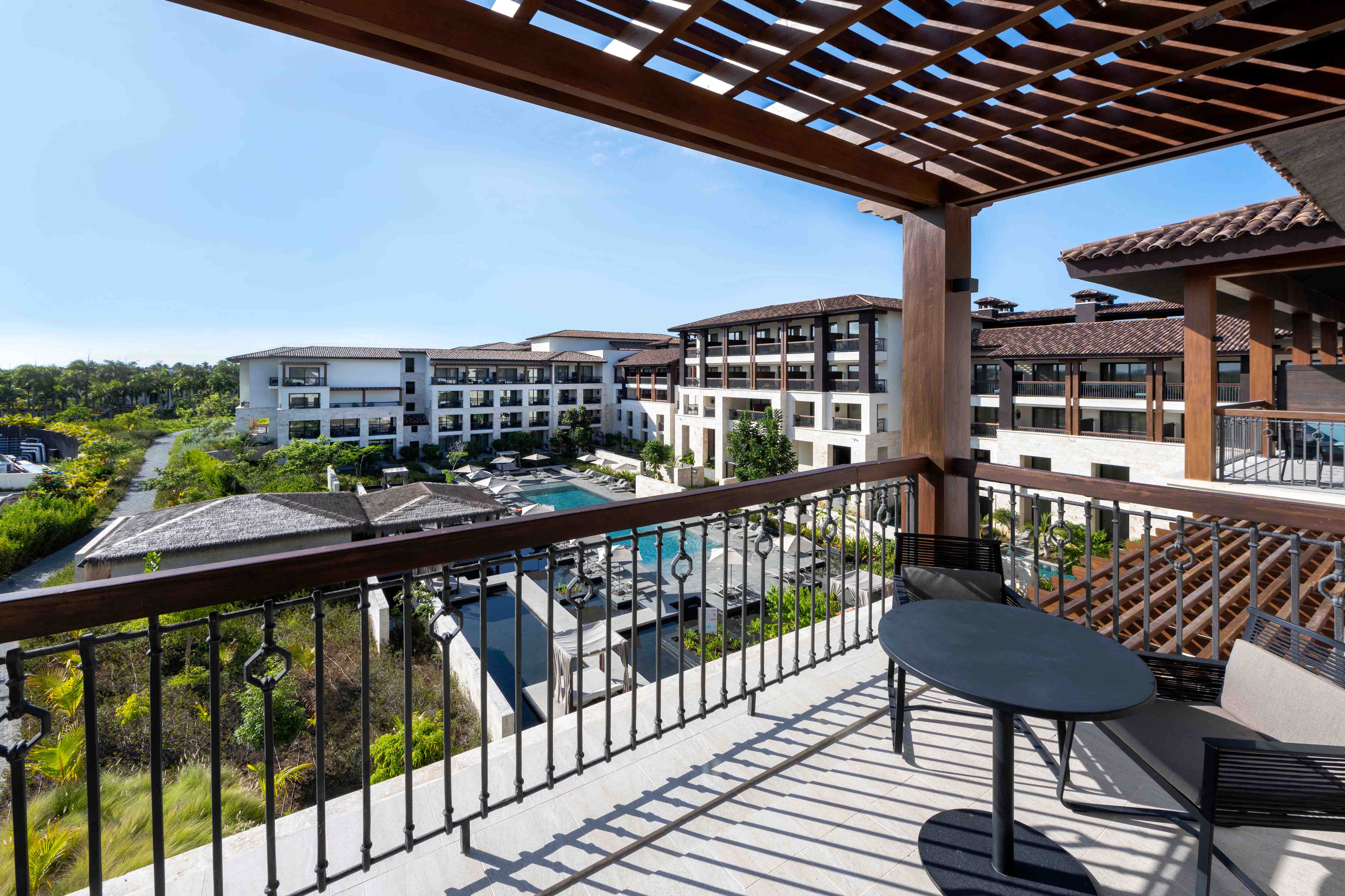 terraza pool view junior suites lopesan costa bavaro