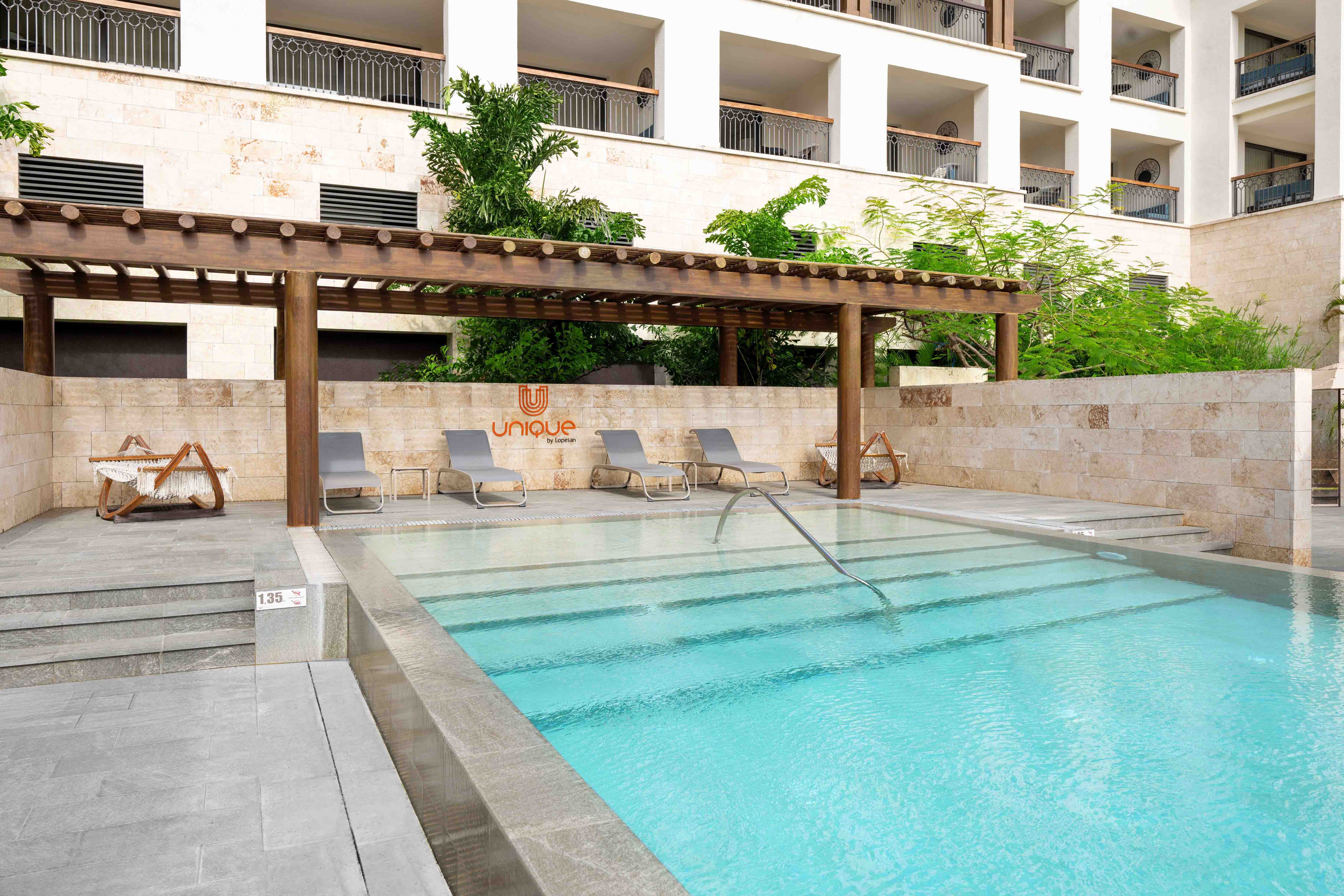 hamaca piscina unique lopesan costa bávaro spa & casino