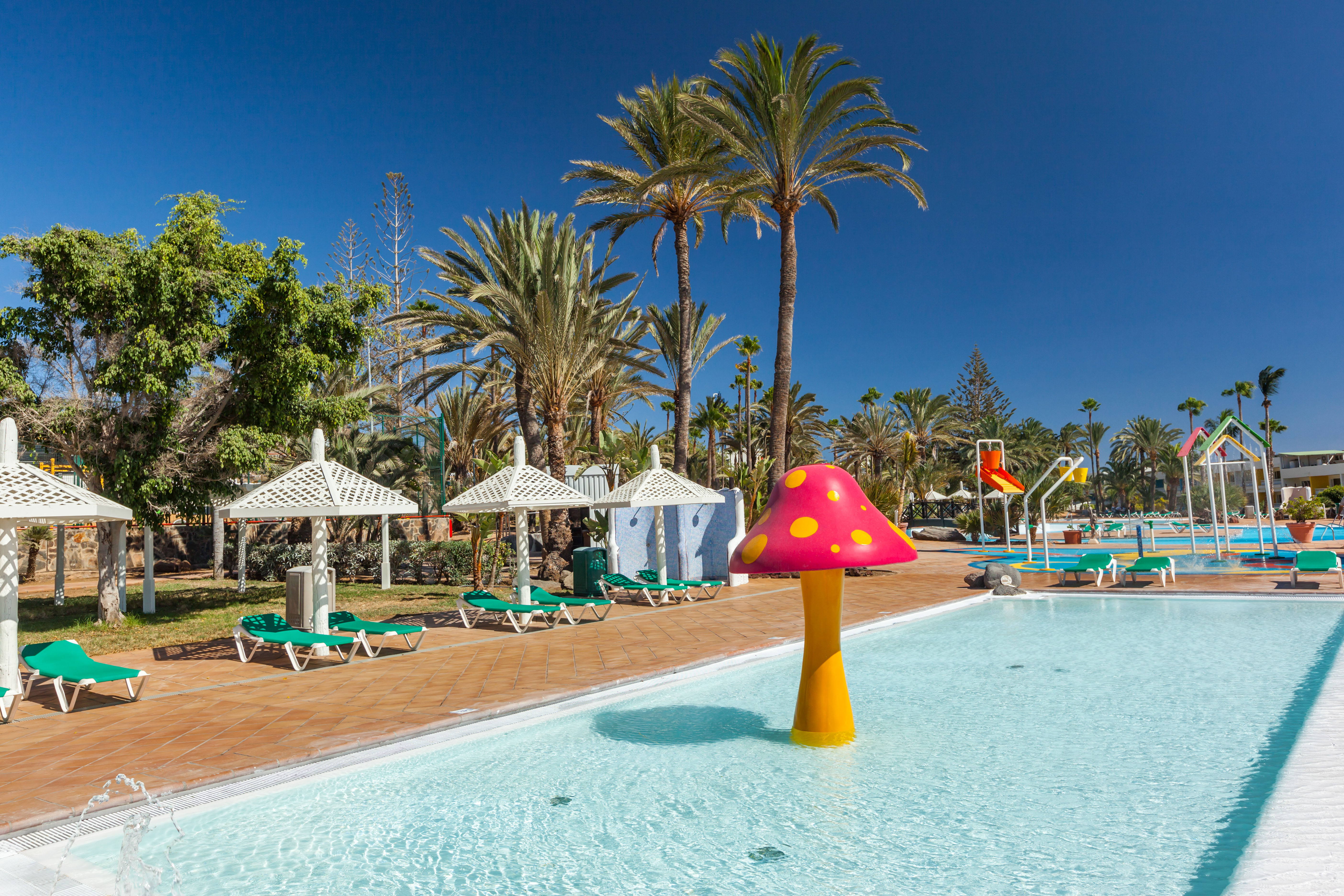 piscinas ninos abora interclub atlantic by lopesan hotels