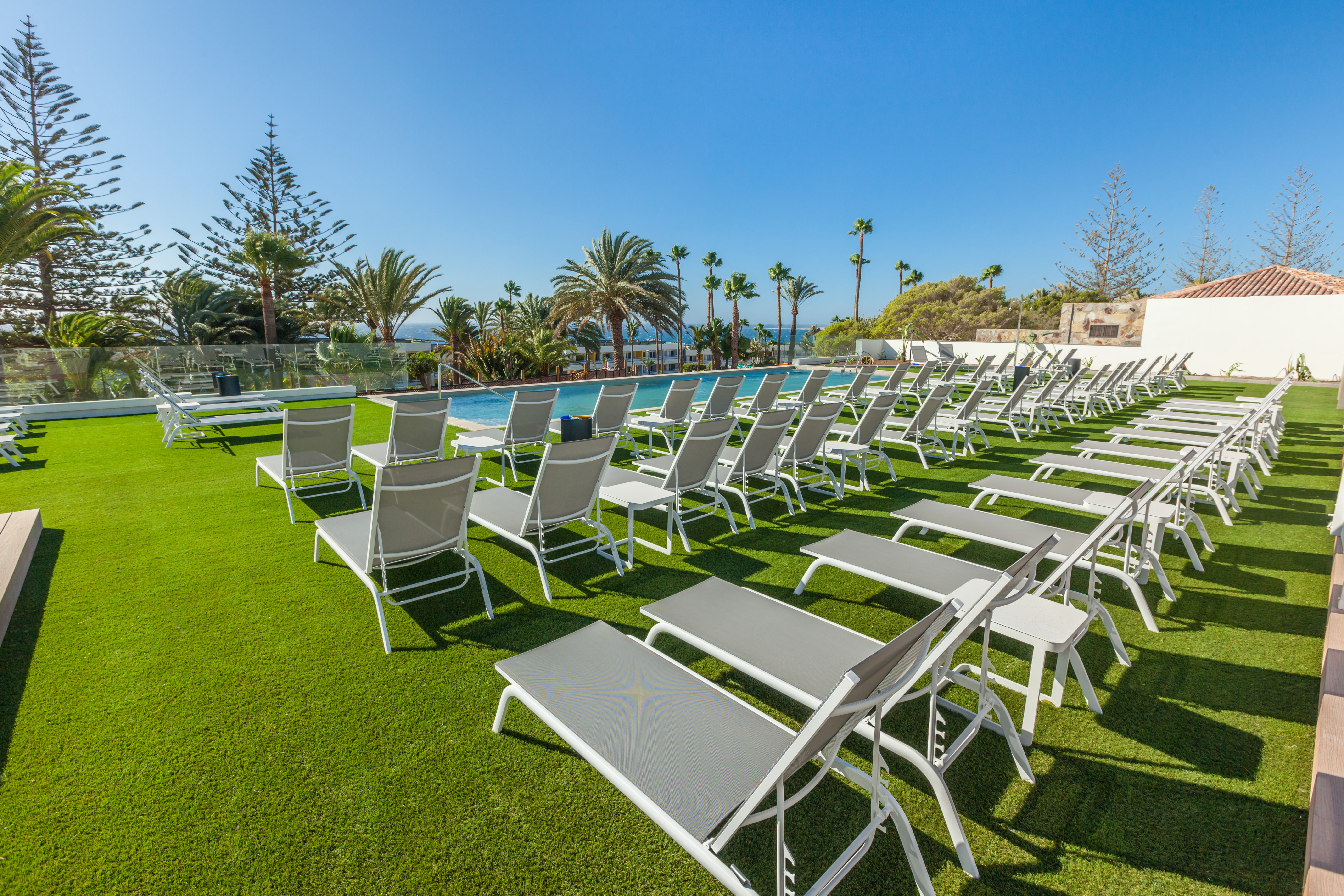 piscinas abora interclub atlantic by lopesan hotels zona adultos