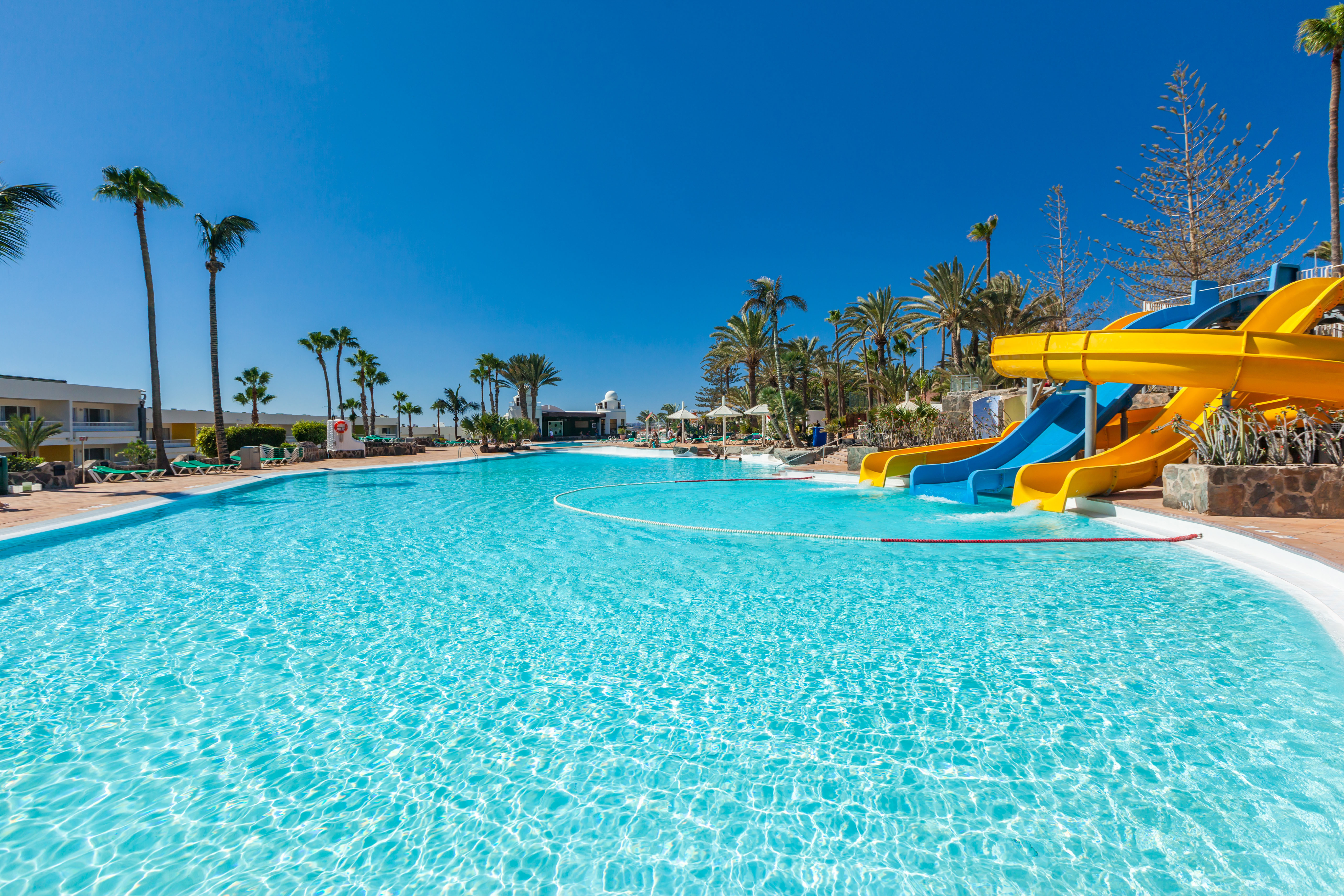 piscina lago abora interclub atlantic by lopesan hotels