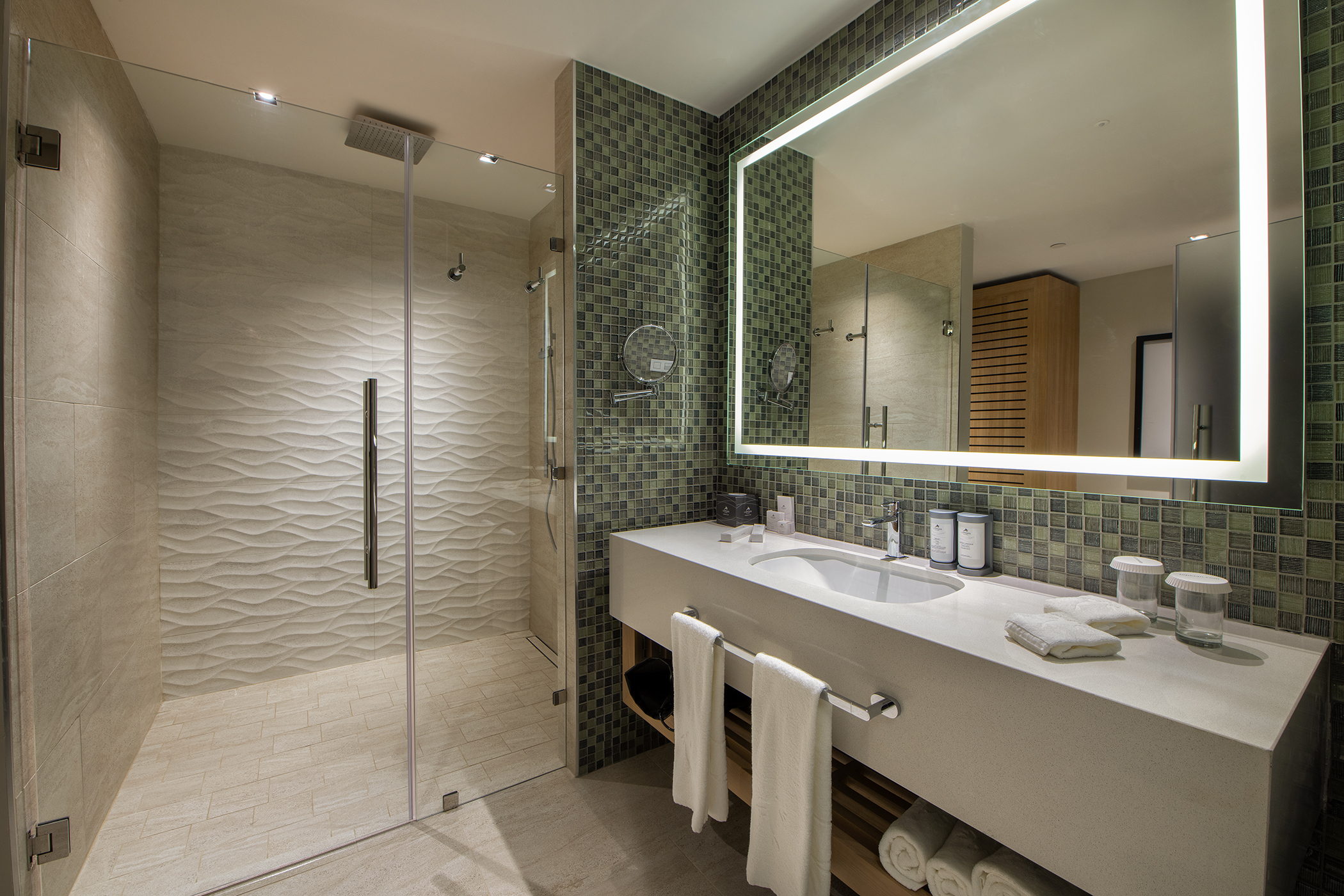 baño adults king pool view junior suite lopesan costa bavaro