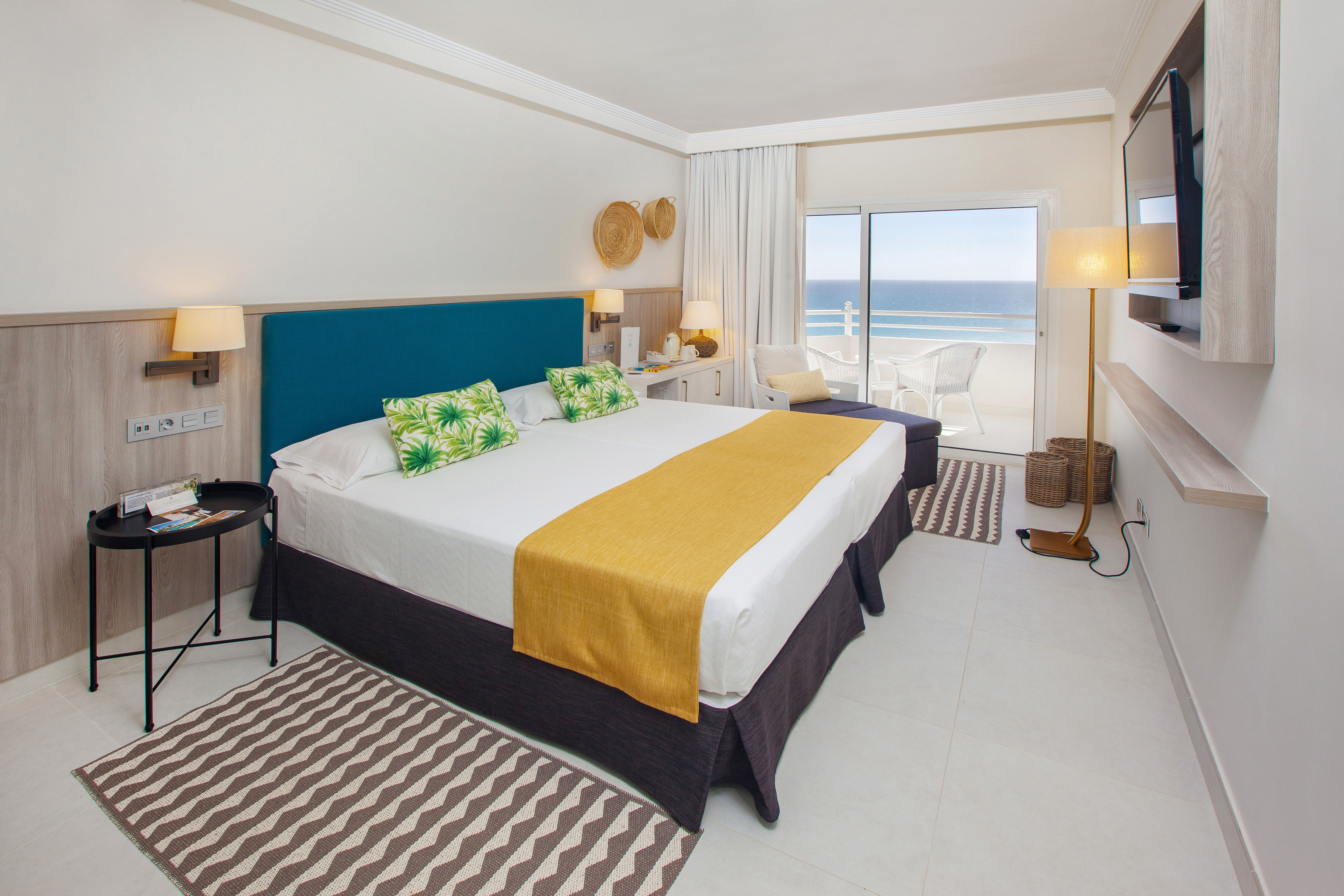 bett doppelzimmer deluxe blick hotel corallium dunamar
