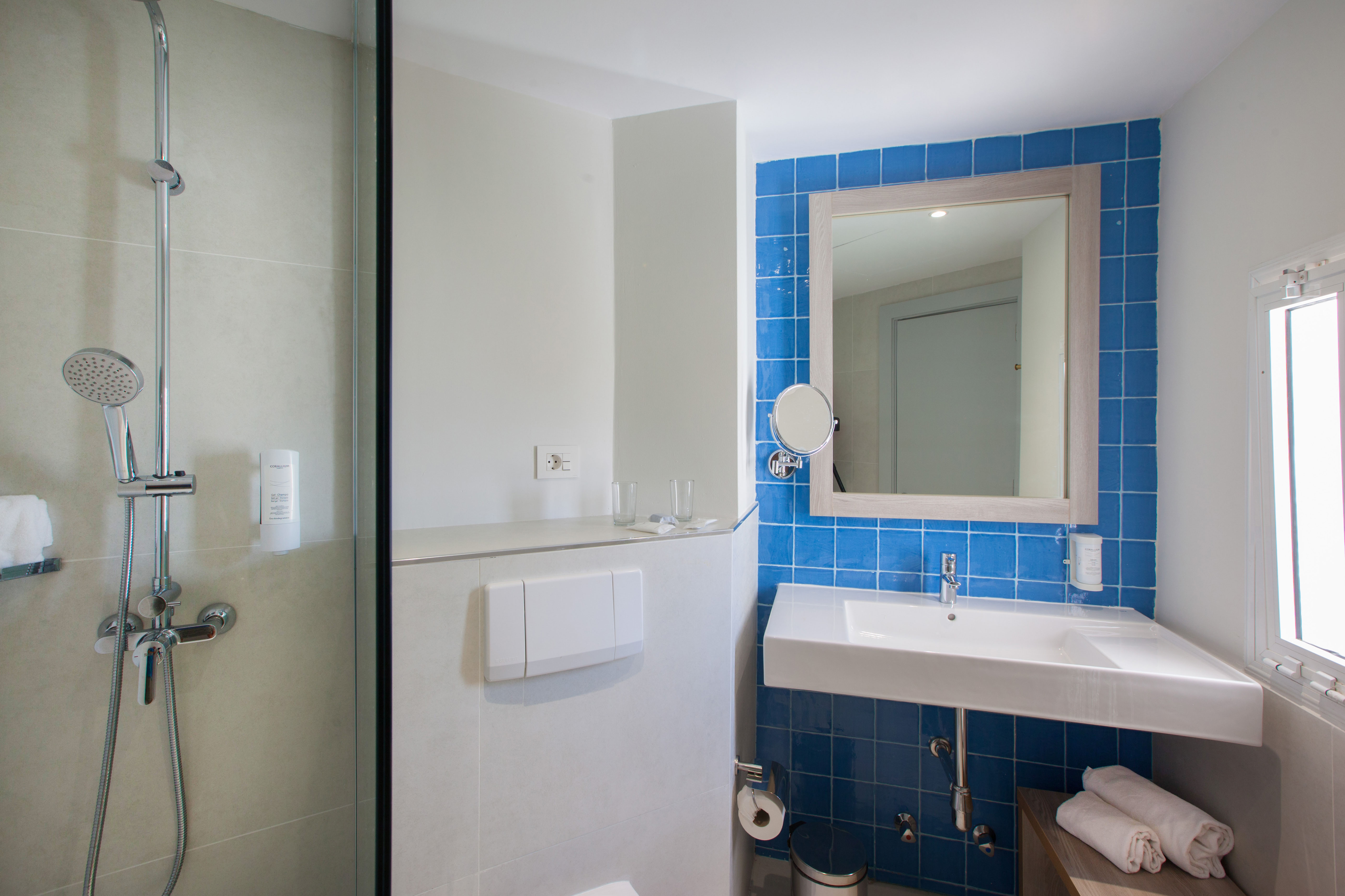 badezimmer doppelzimmer standard budget hotel corallium dunamar