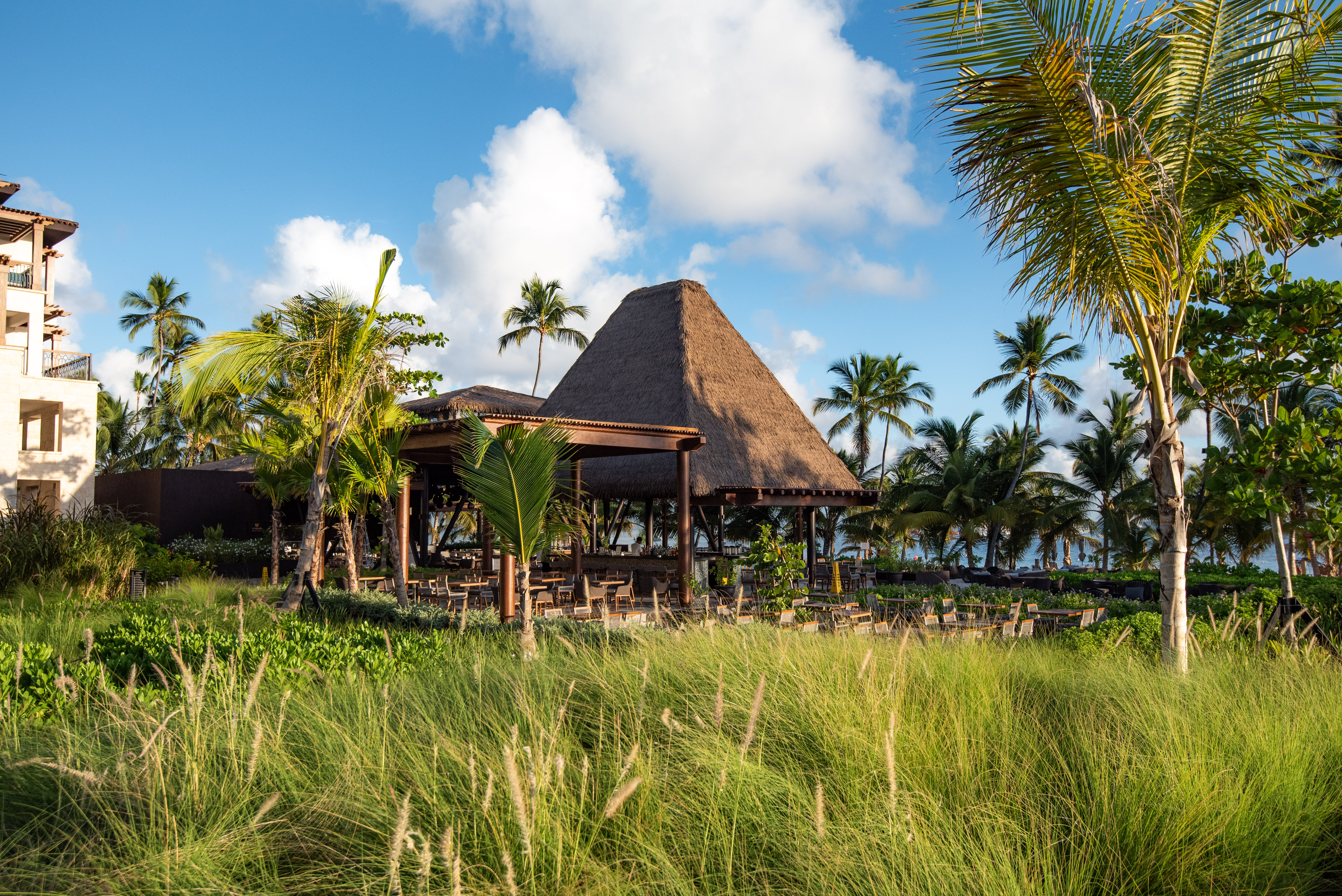 unique beach bar piscina lopesan costa bávaro resort spa & casino