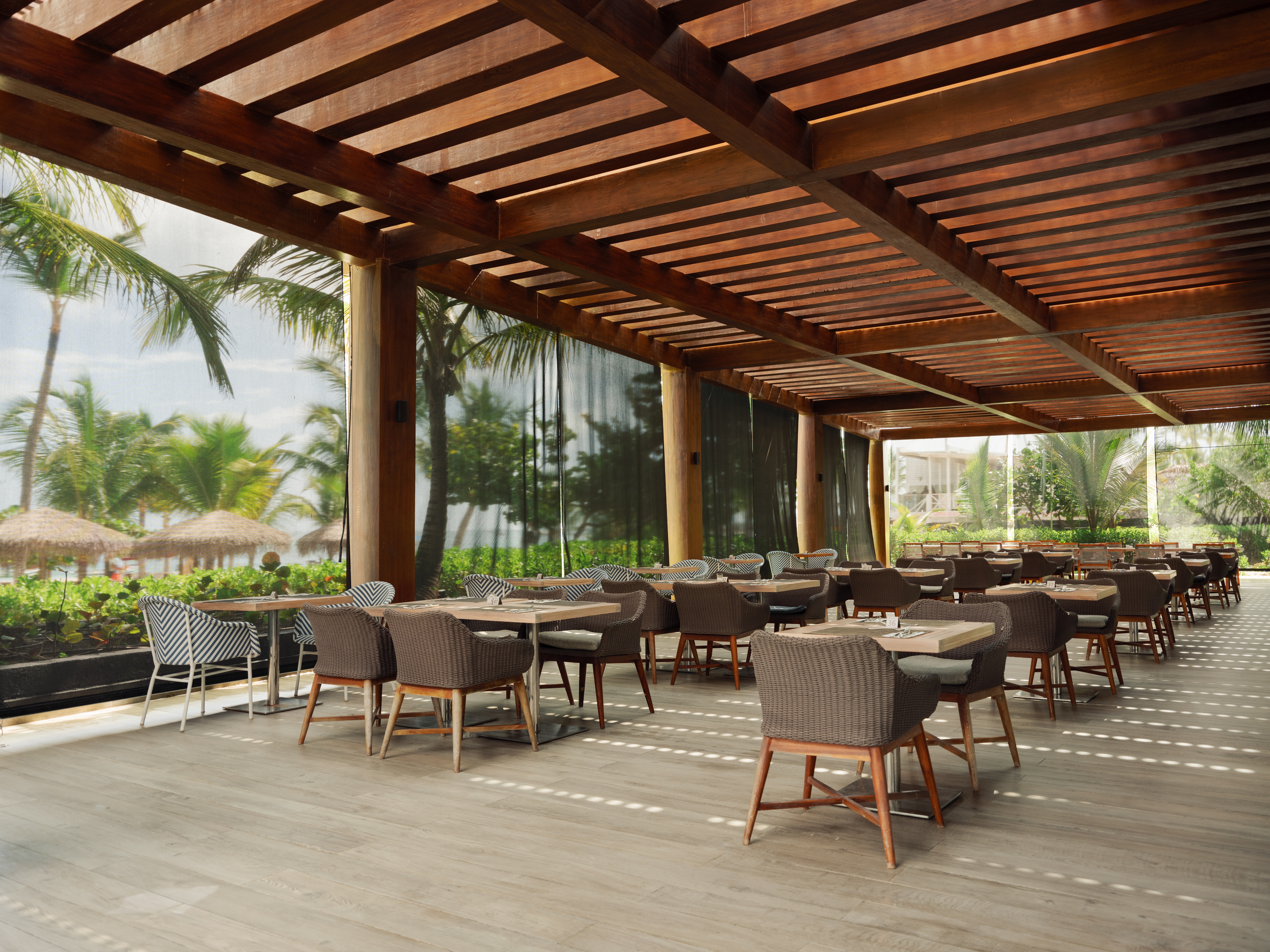 goldfish beach bar piscina lopesan costa bávaro resort spa & casino