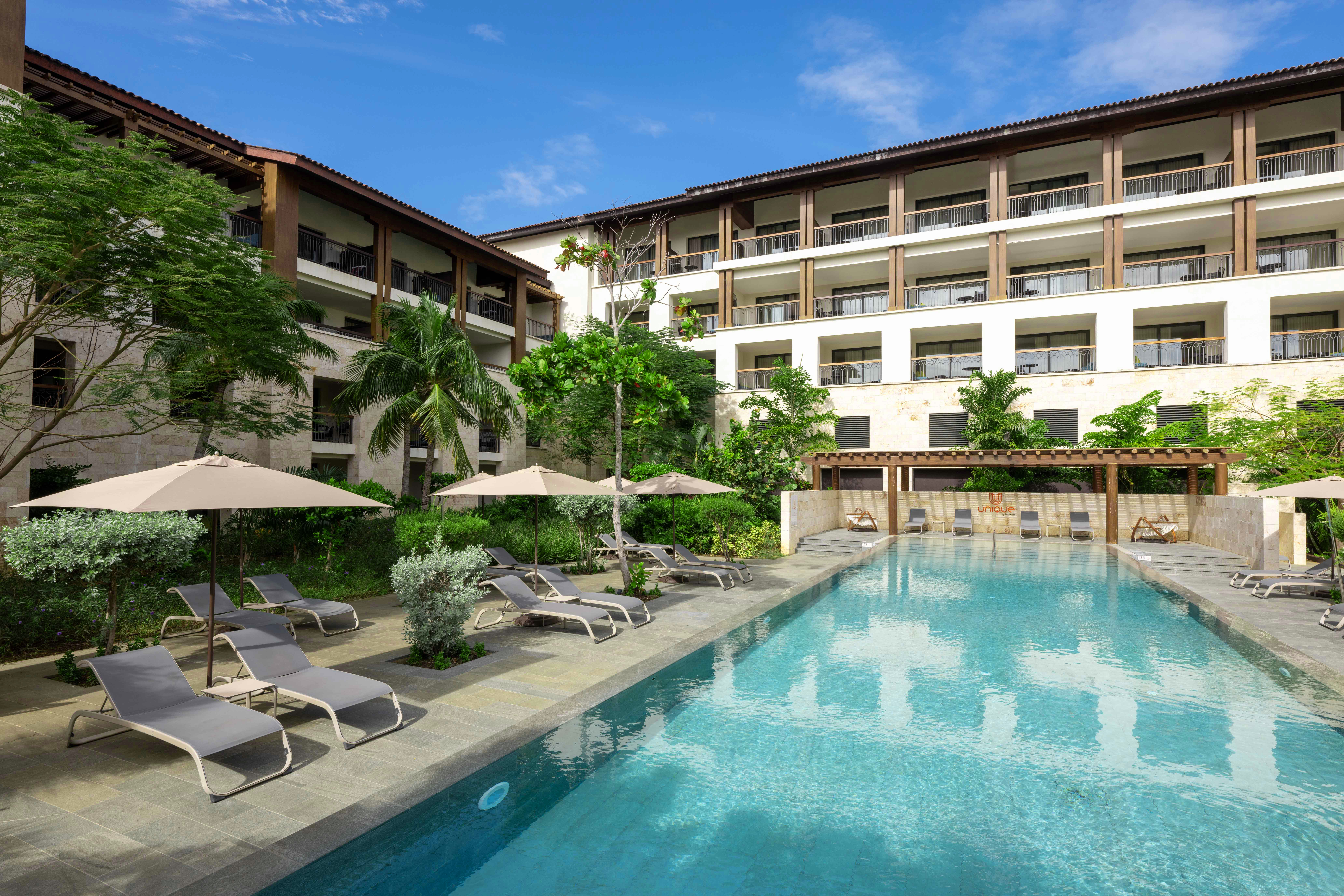 zona piscina unique lopesan costa bávaro spa & casino