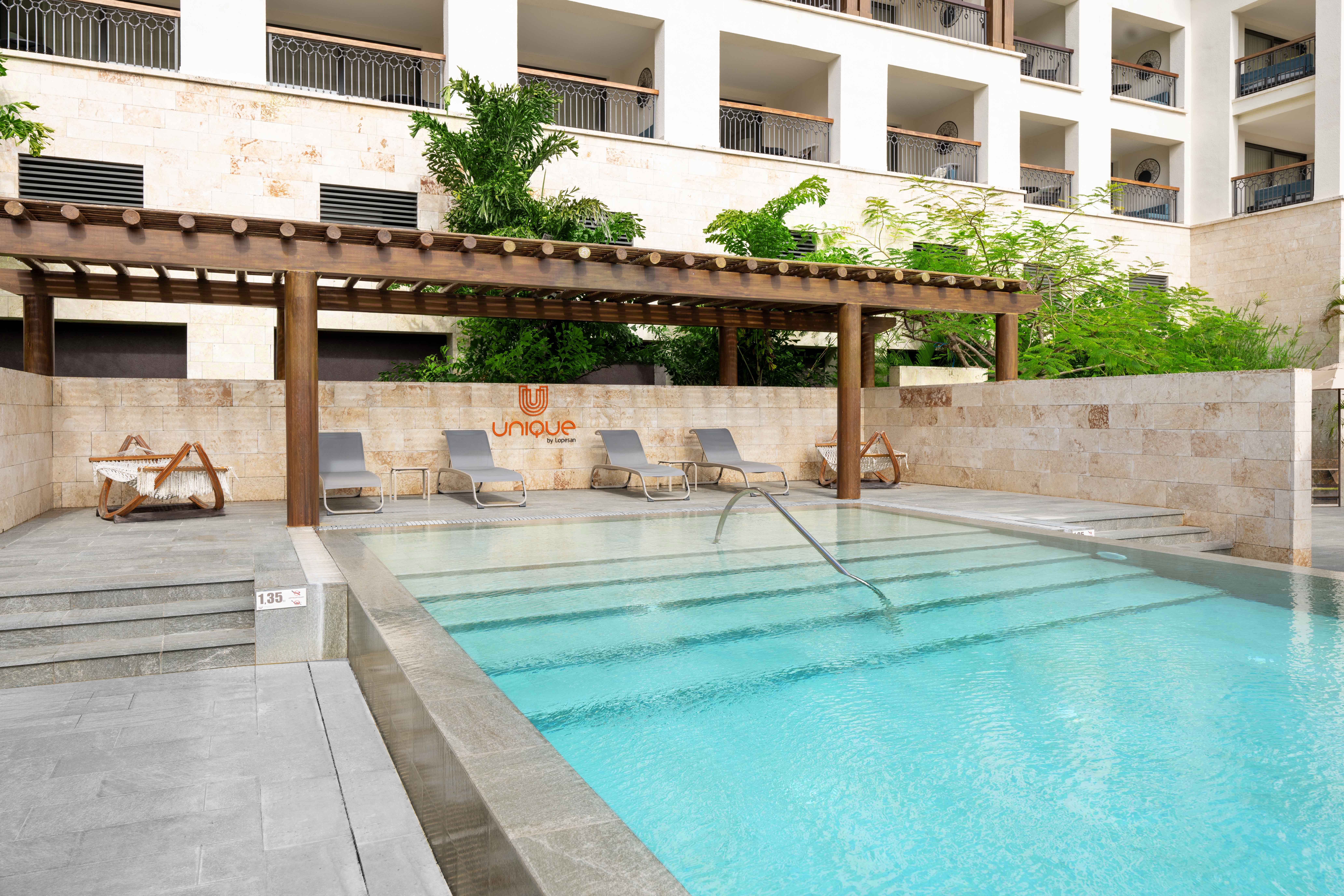 hamaca piscina unique lopesan costa bávaro spa & casino