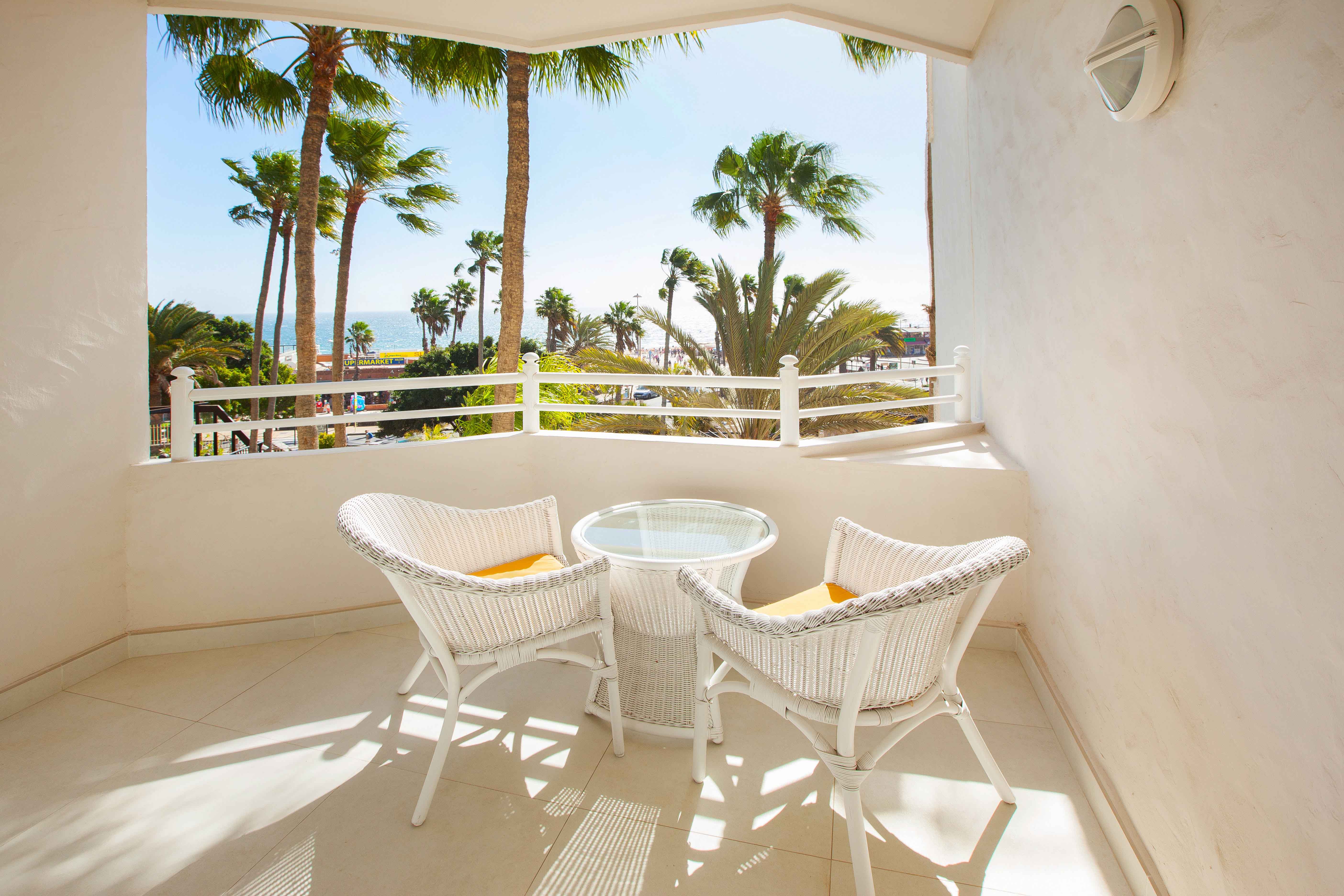 terraza habitación doble deluxe corallium dunamar