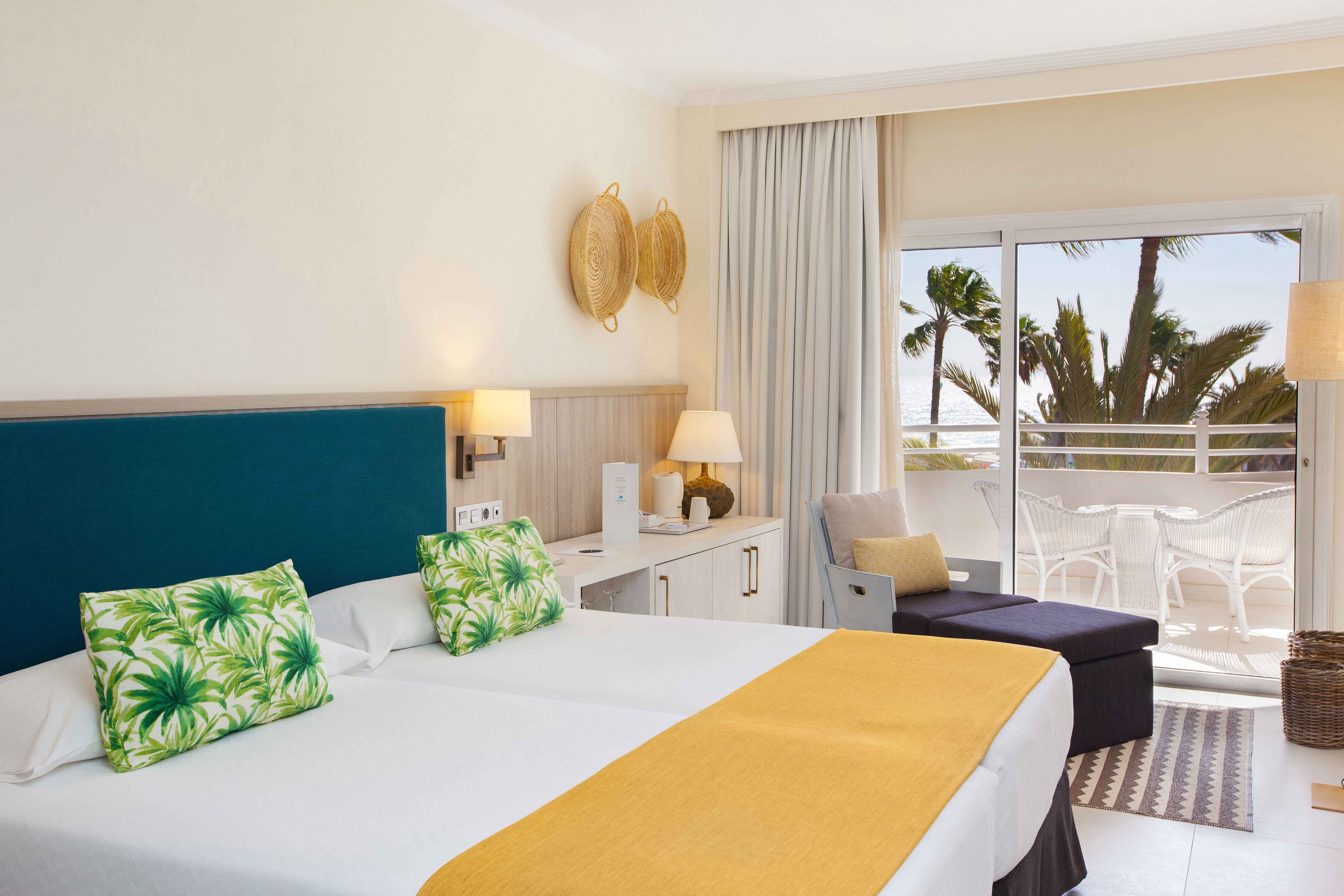 cama habitación doble deluxe corallium dunamar