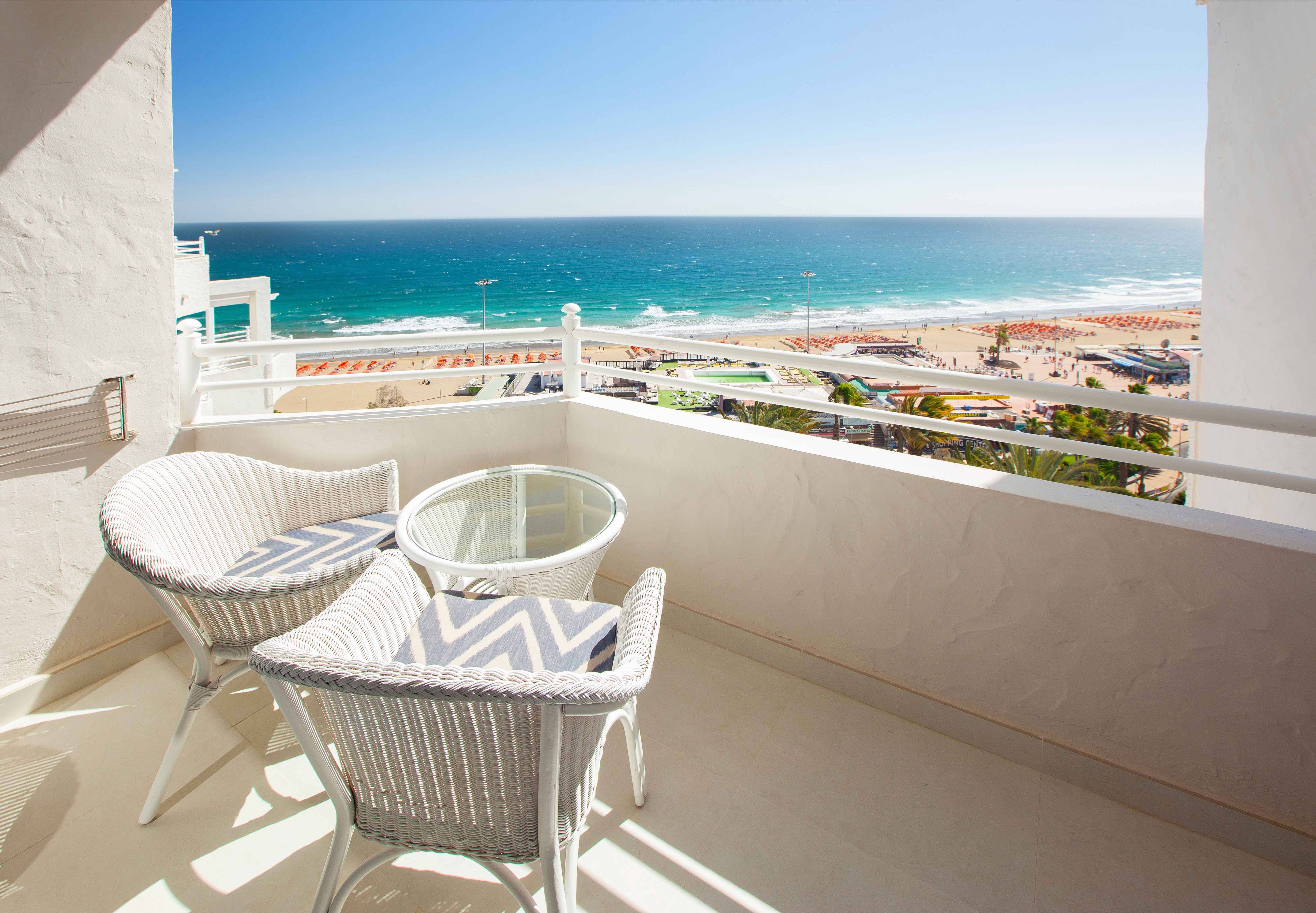 terraza habitación doble deluxe vista corallium dunamar