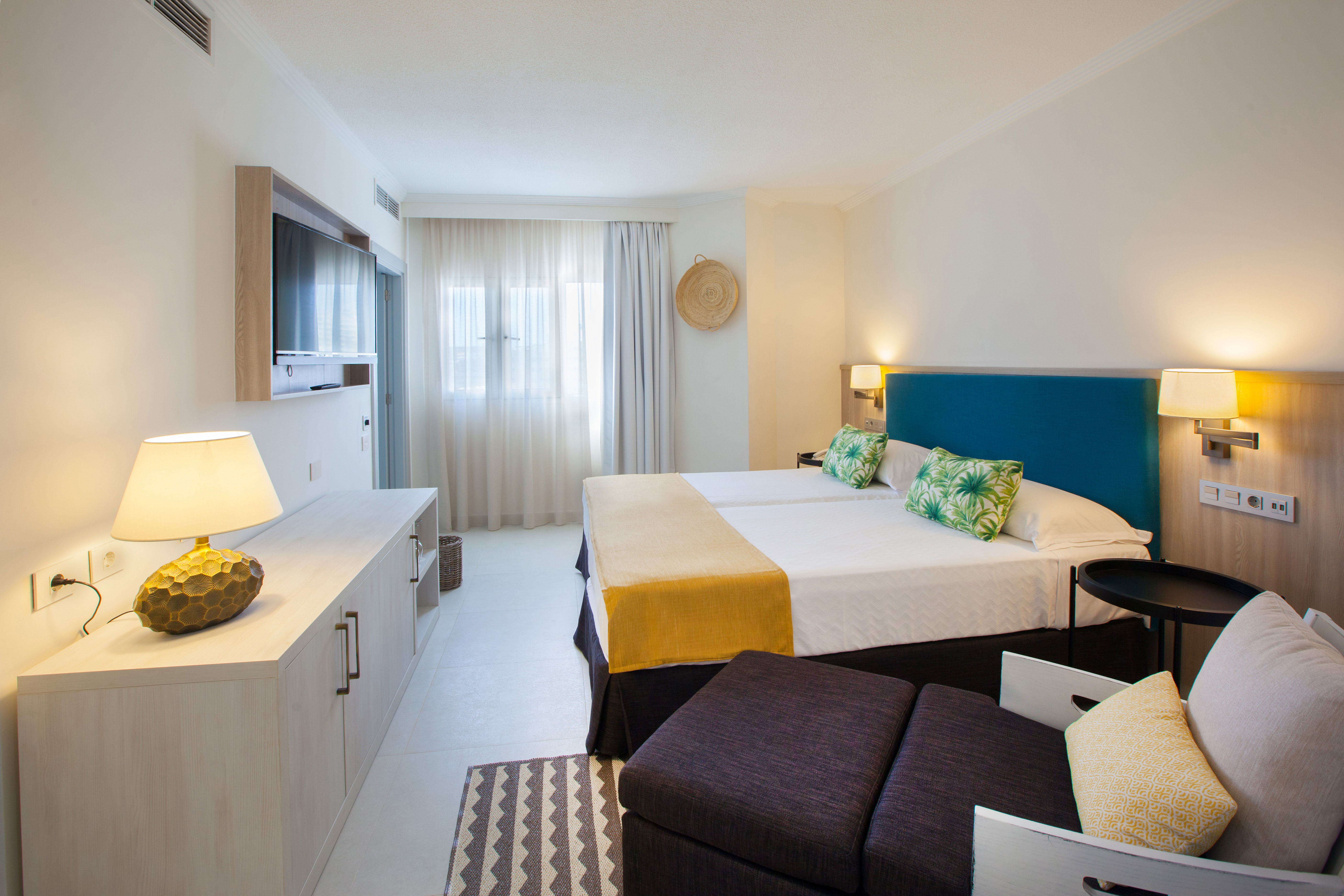 entrada habitación doble estándar budget corallium dunamar by lopesan hotels