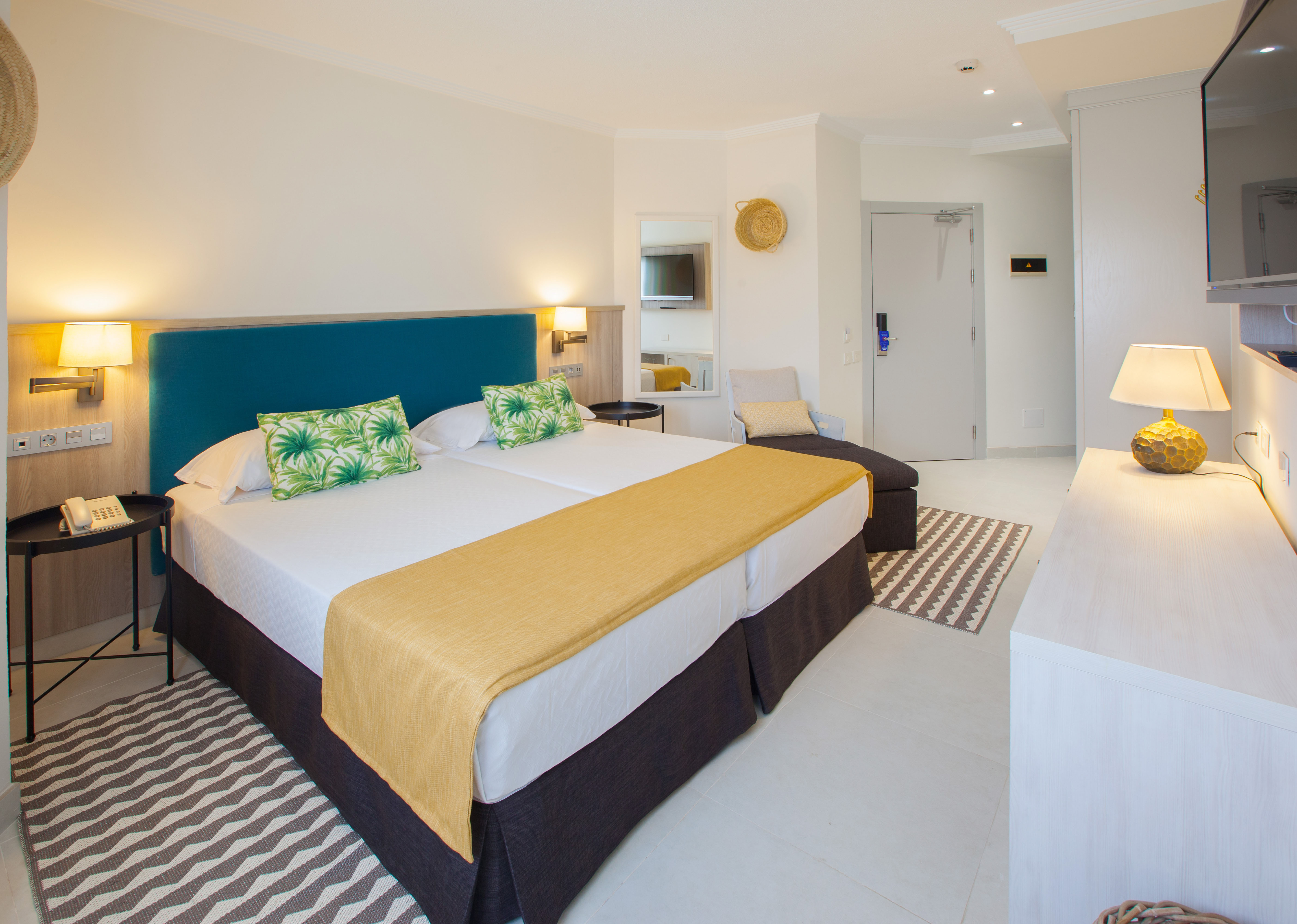 cama habitación doble estándar budget corallium dunamar by lopesan hotels