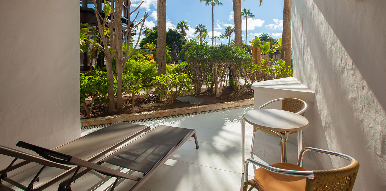 terraza habitación doble estándar corallium dunamar by lopesan hotels