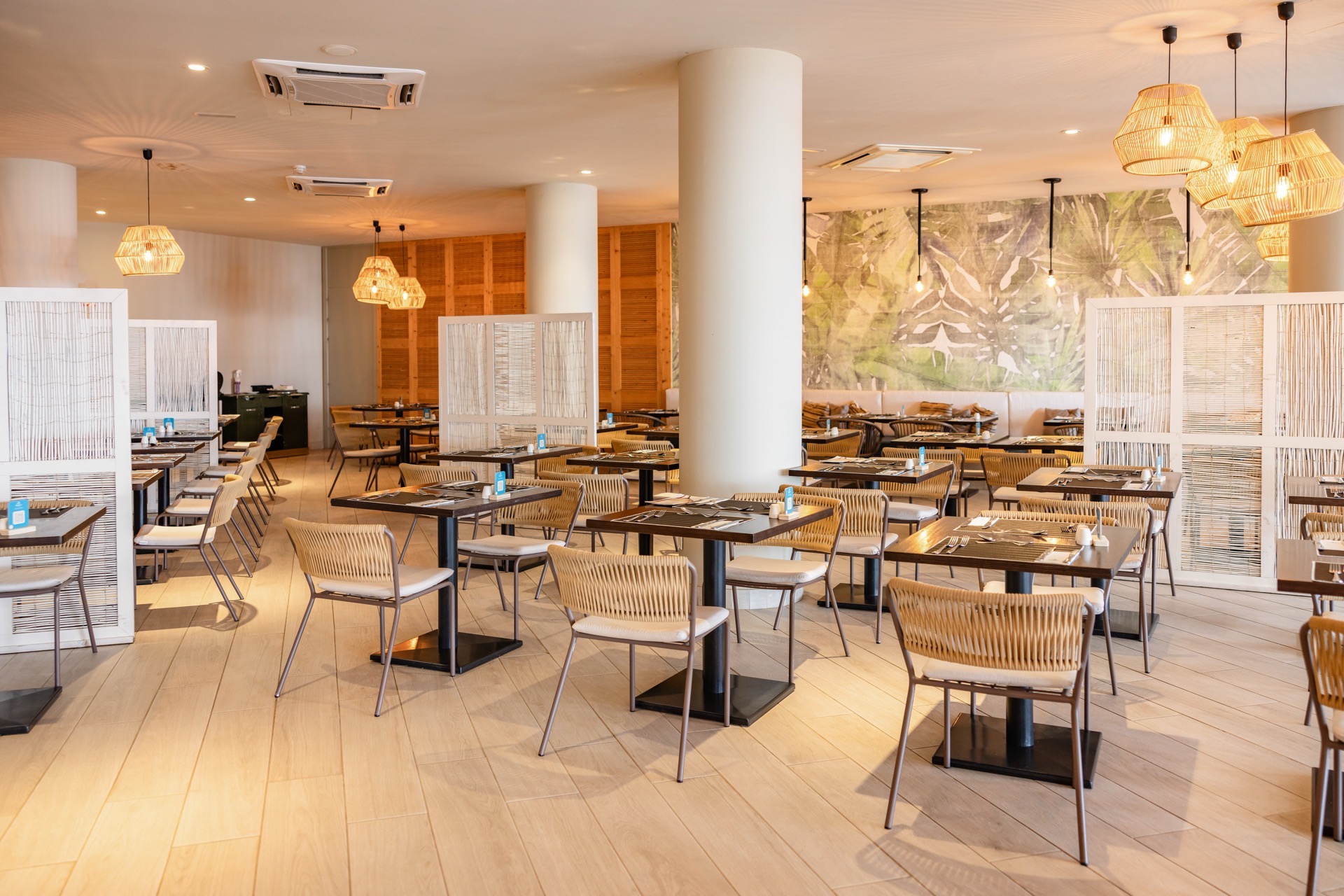 fotos corallium dunamar salon comedor buffet food garden